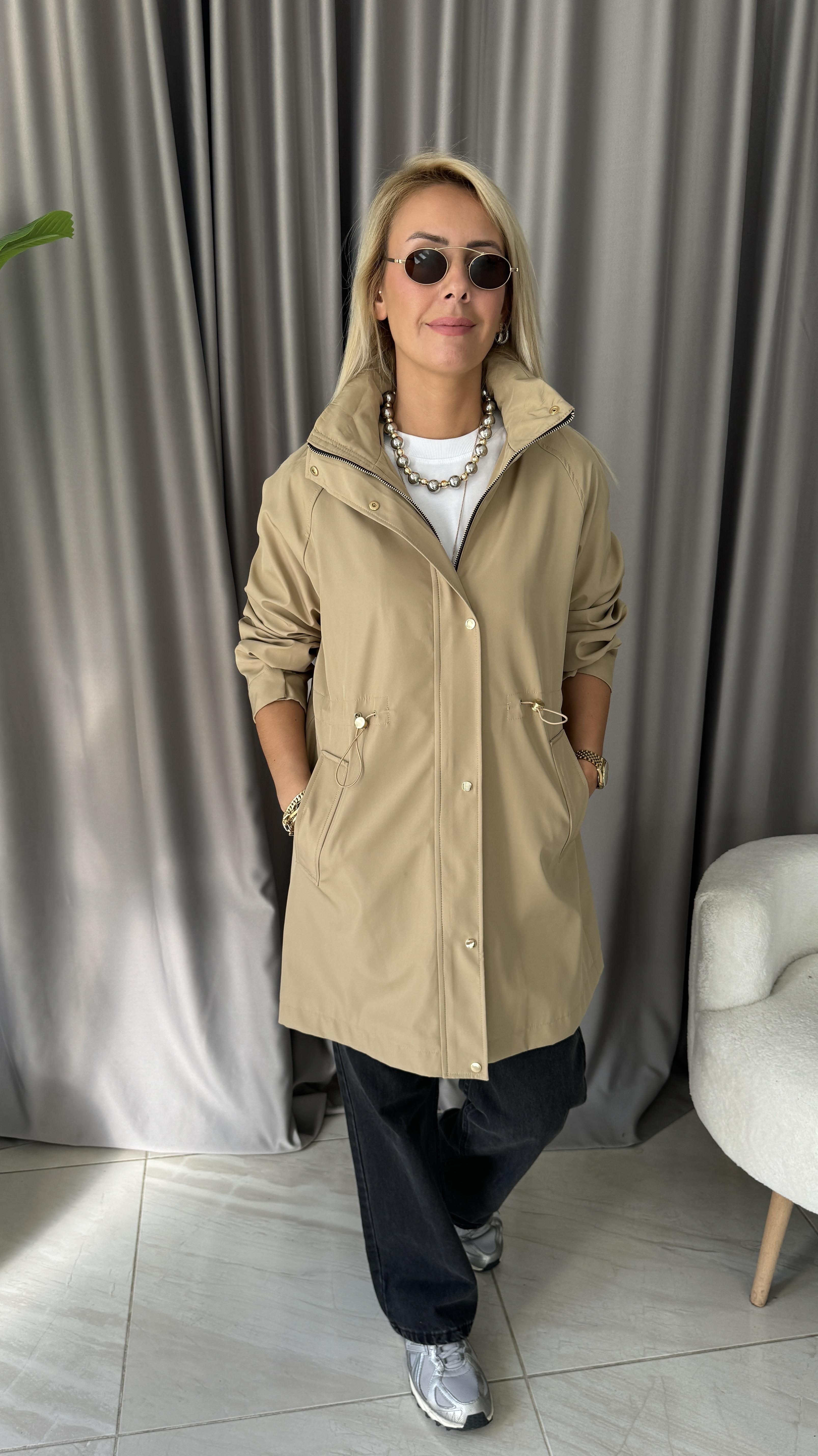 Kapüşonlu Beli Ayarlamalı Bej Trençkot