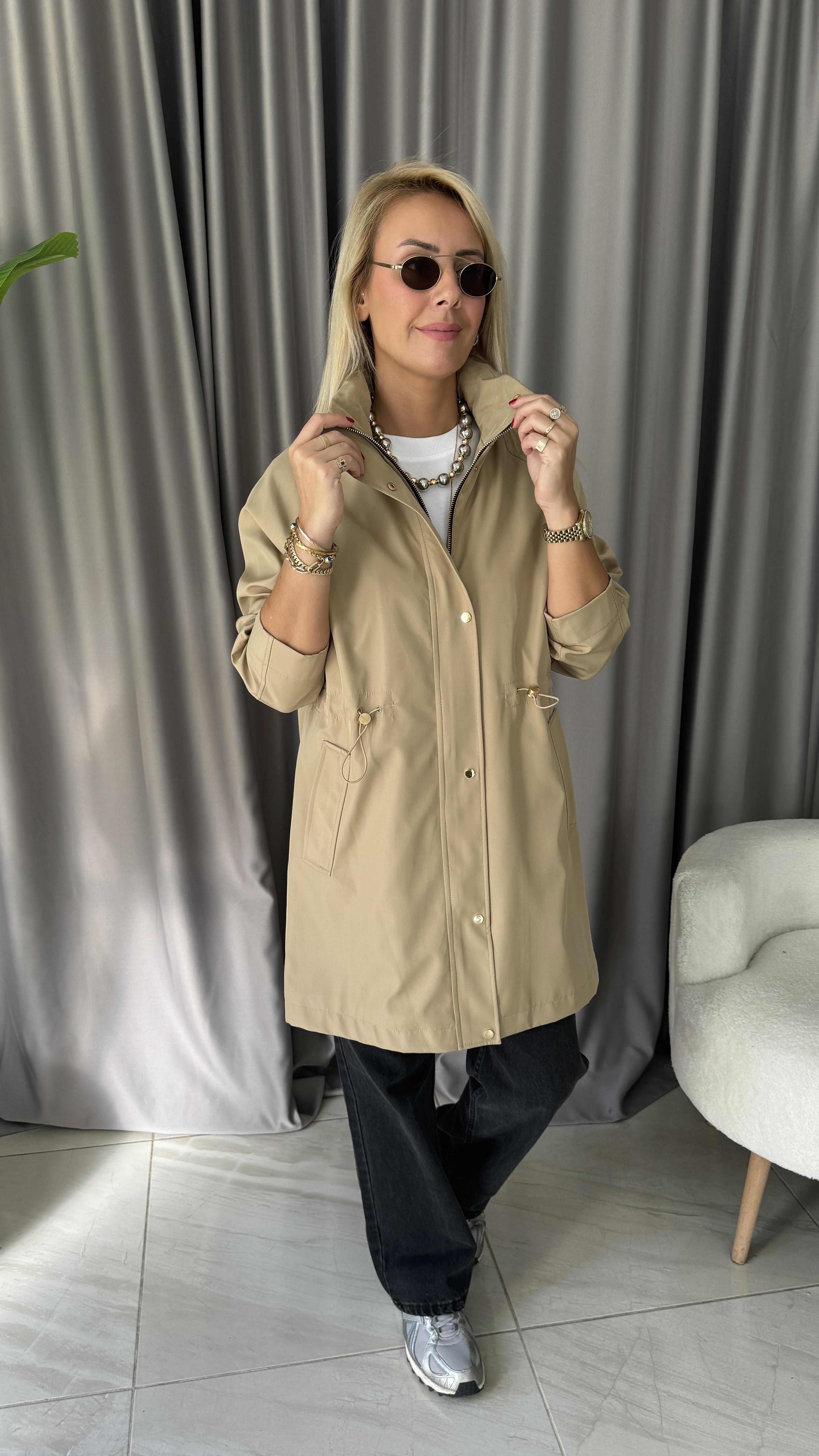 Kapüşonlu Beli Ayarlamalı Bej Trençkot