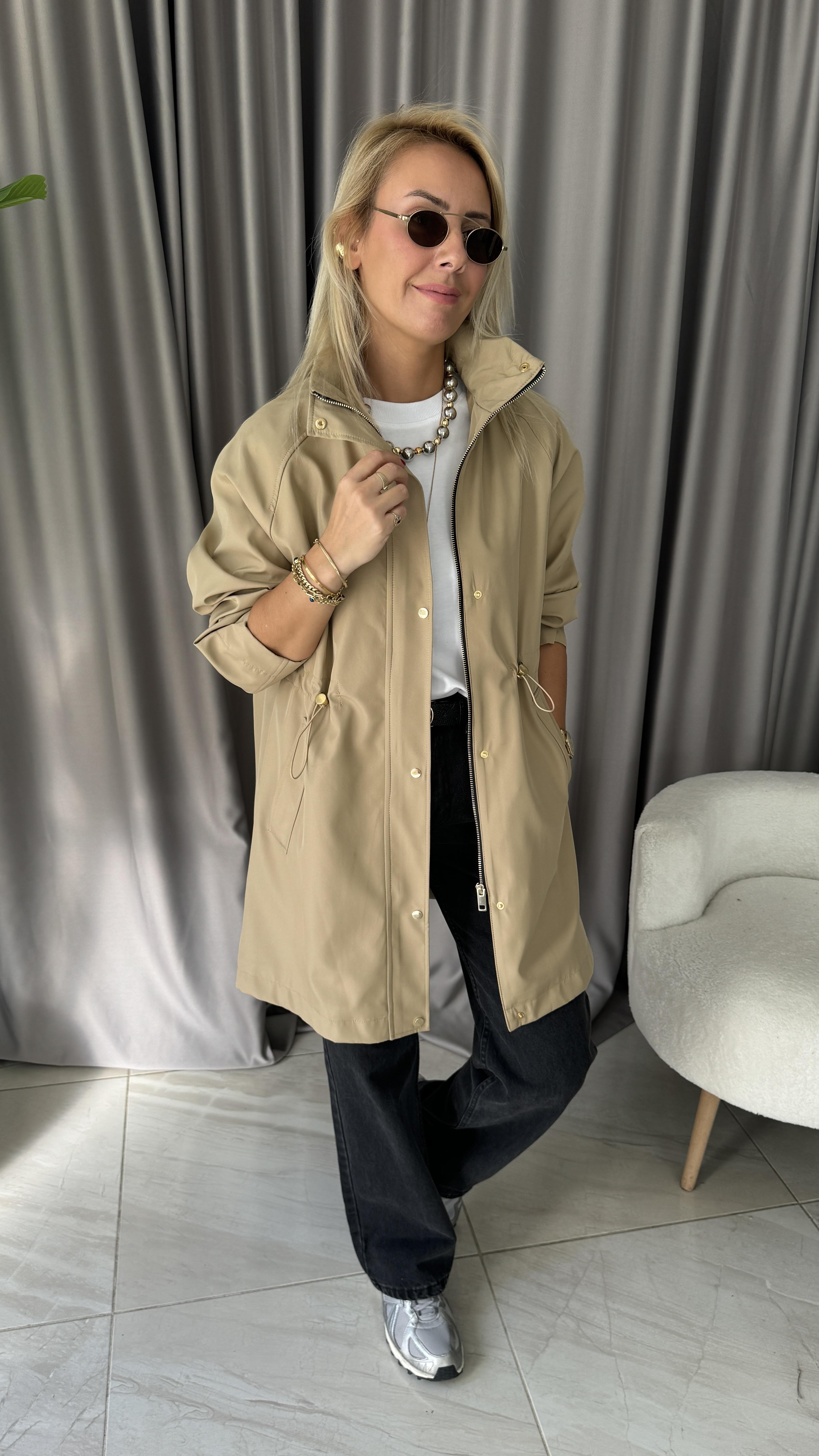 Kapüşonlu Beli Ayarlamalı Bej Trençkot