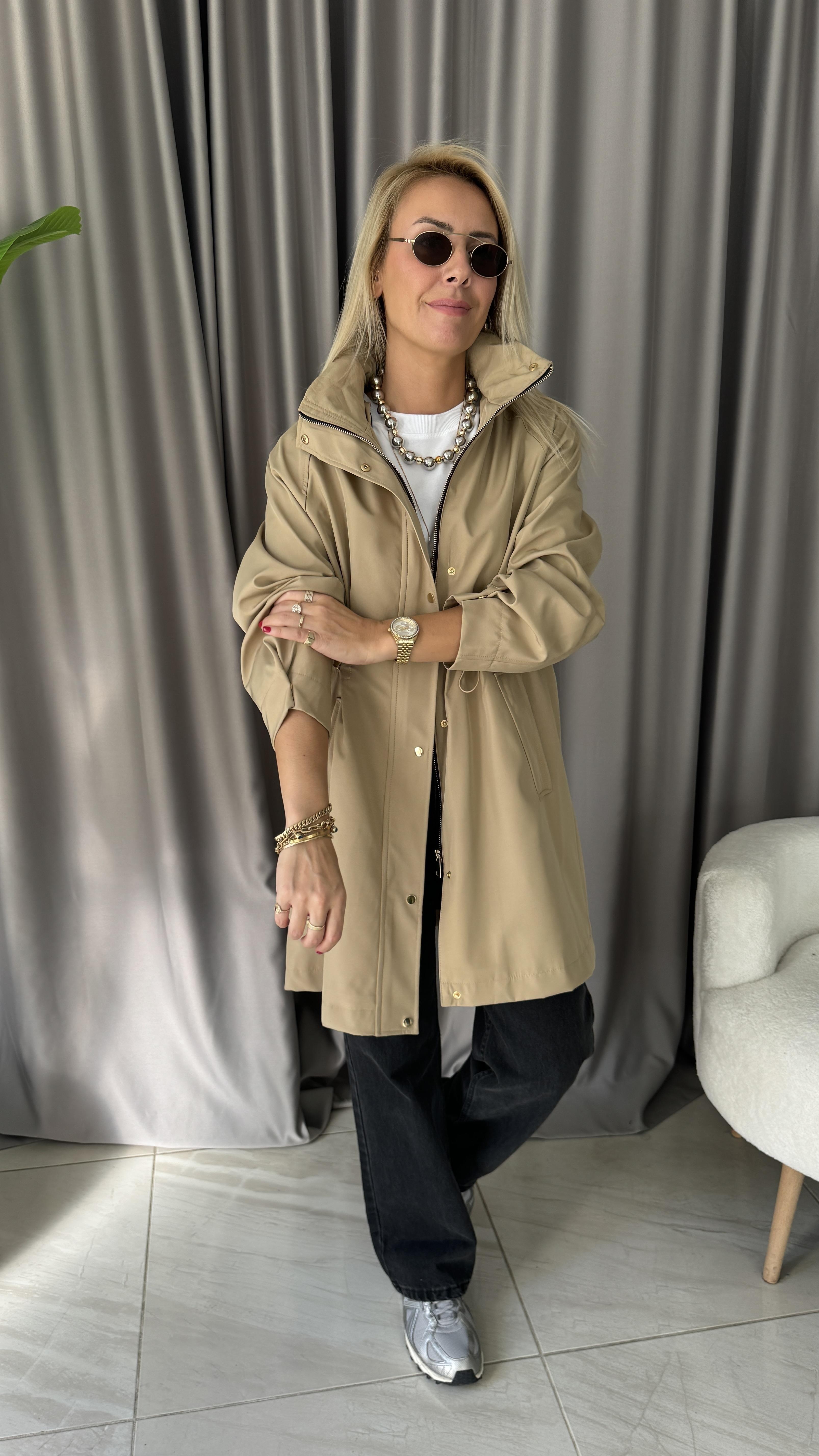 Kapüşonlu Beli Ayarlamalı Bej Trençkot