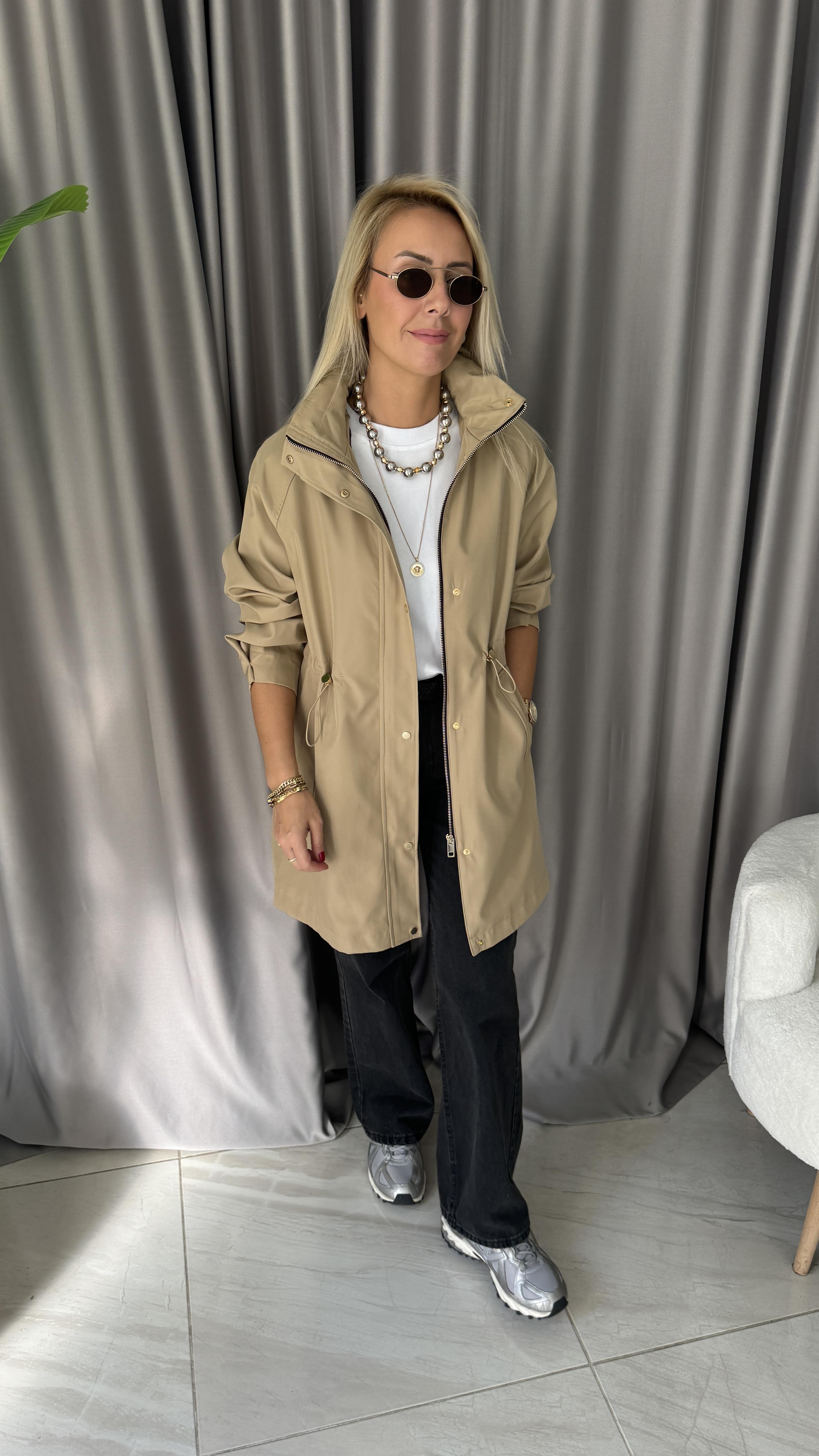 Kapüşonlu Beli Ayarlamalı Bej Trençkot