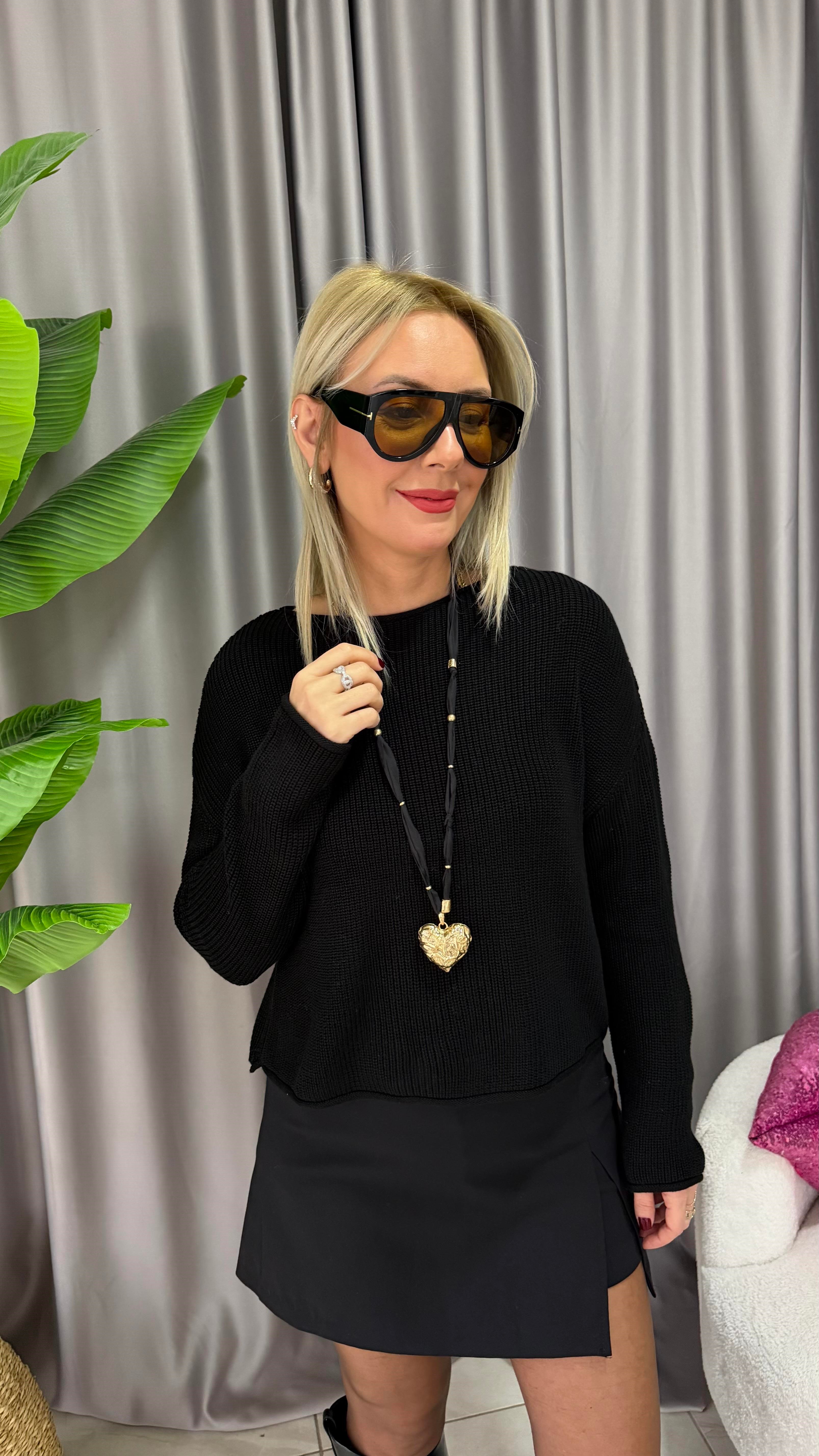 Kayık Yaka Dökümlü Siyah Merserize Triko