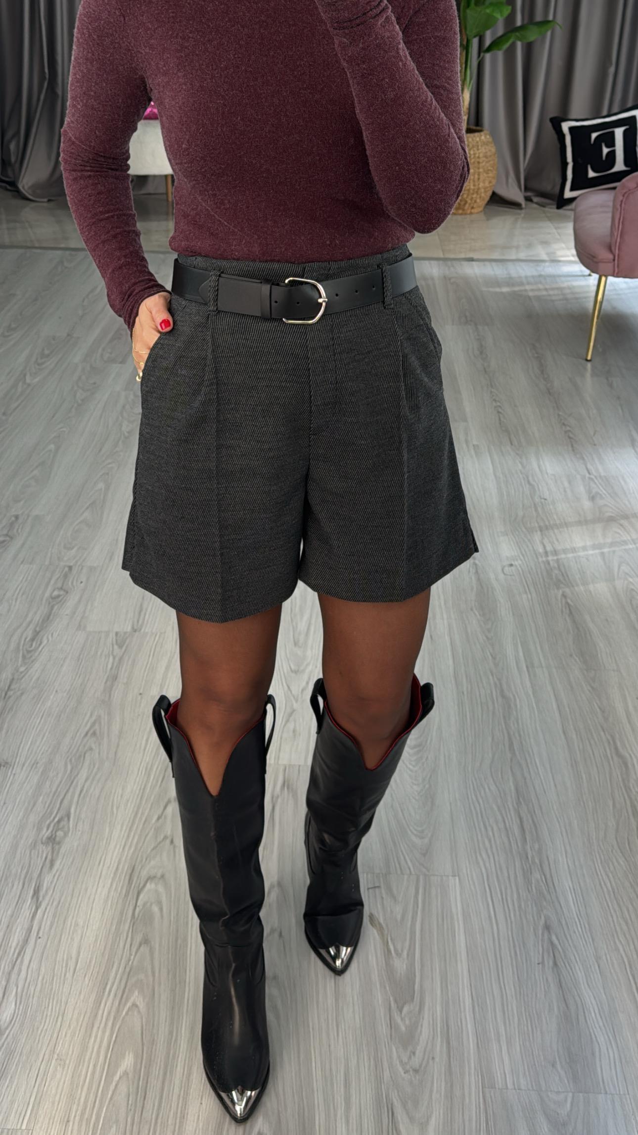 Kemerli Şehir Boy Füme Şort 