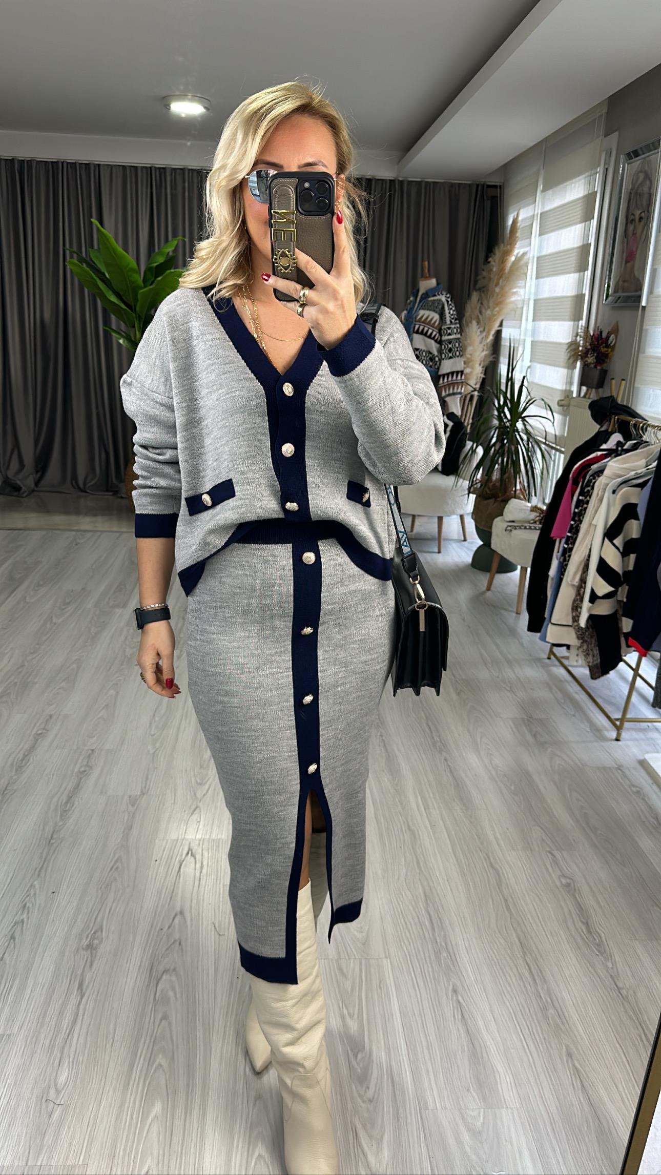 LACİVERT ŞERİTLİ, ETEĞİ YIRTMAÇ DETAYLI, GRİ TAKIM