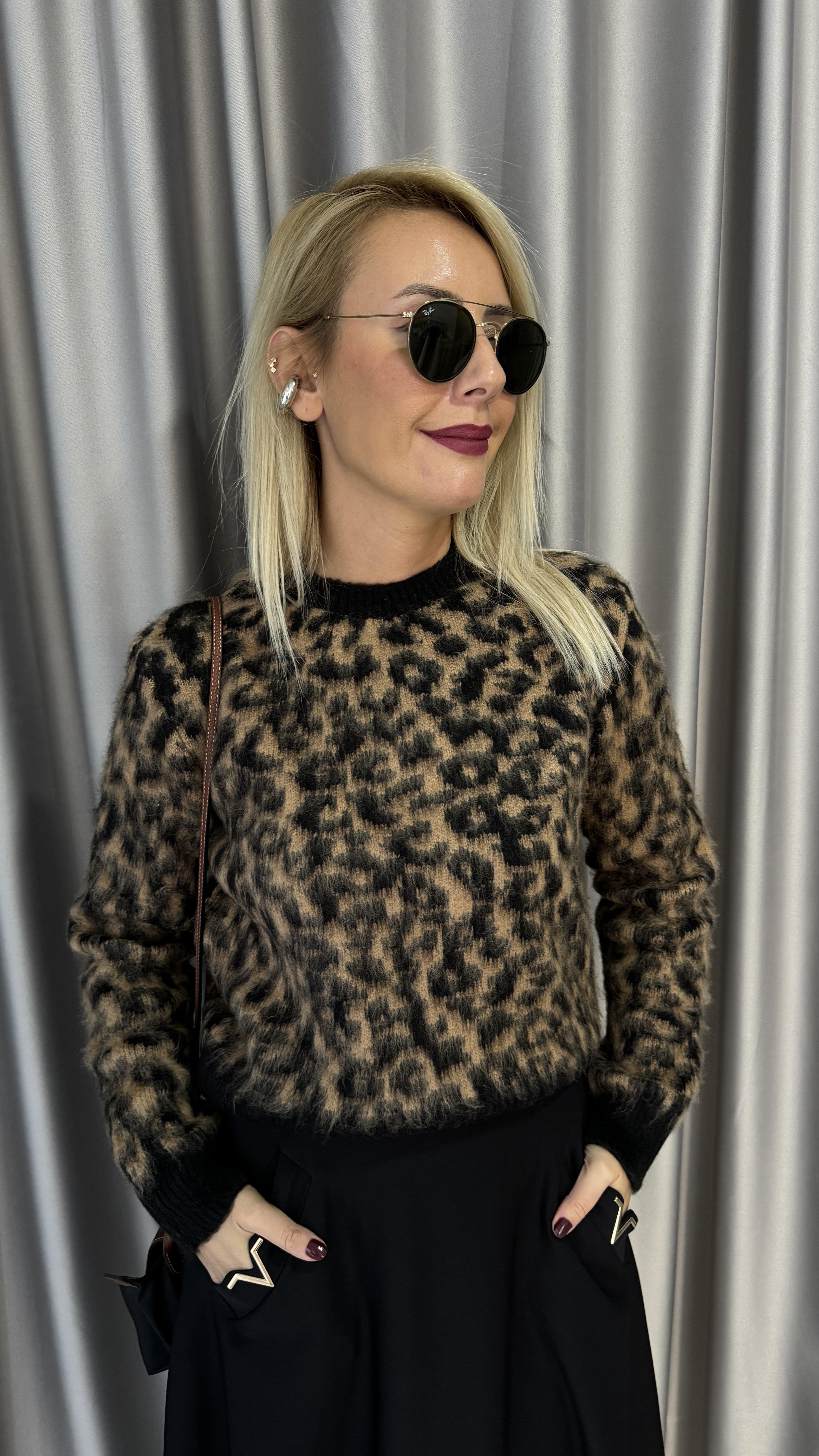 Leopar Desen Yumuşacık Siyah Triko Kazak