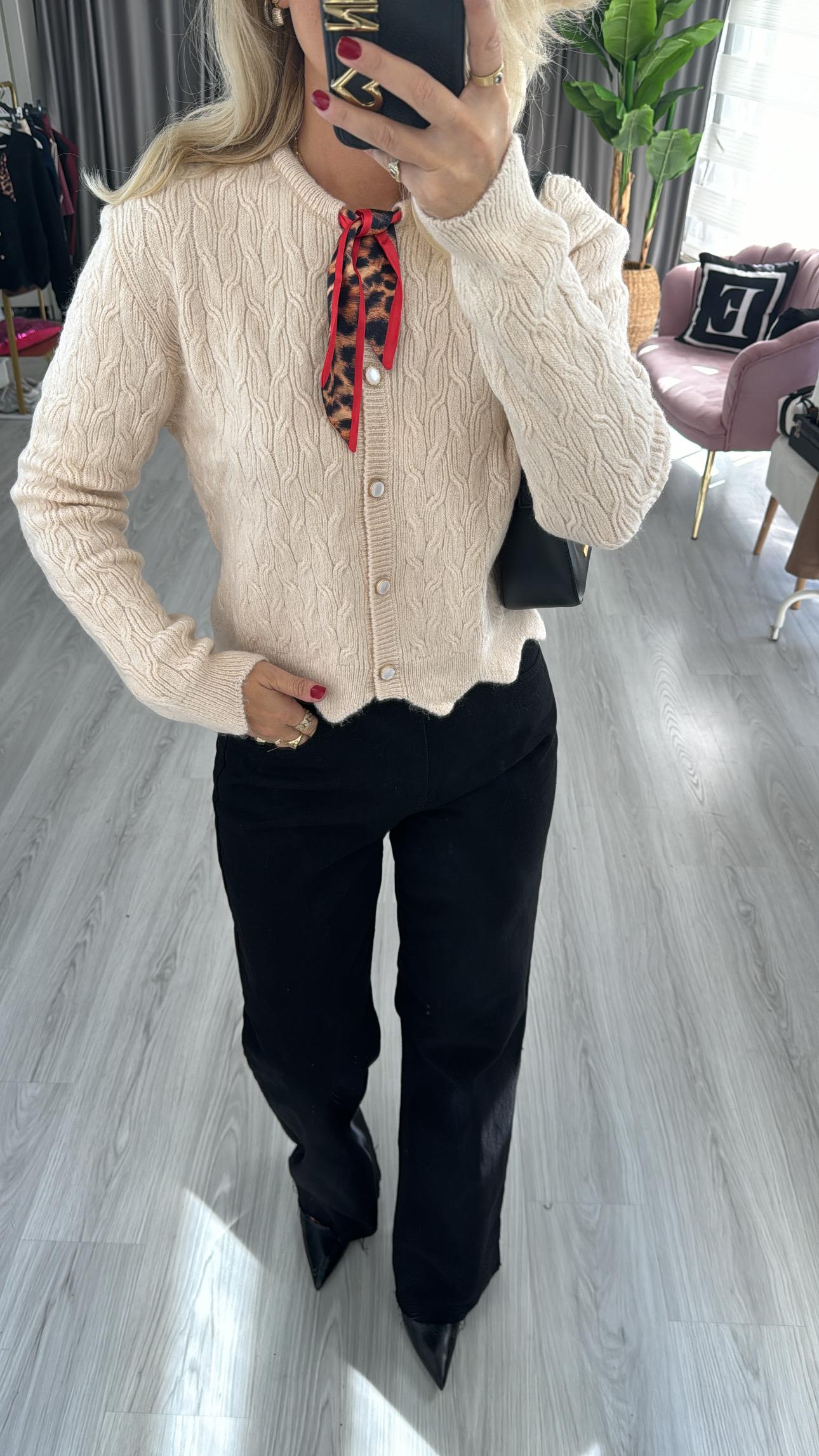 Leopar Fular Detaylı Taş Rengi Hırka