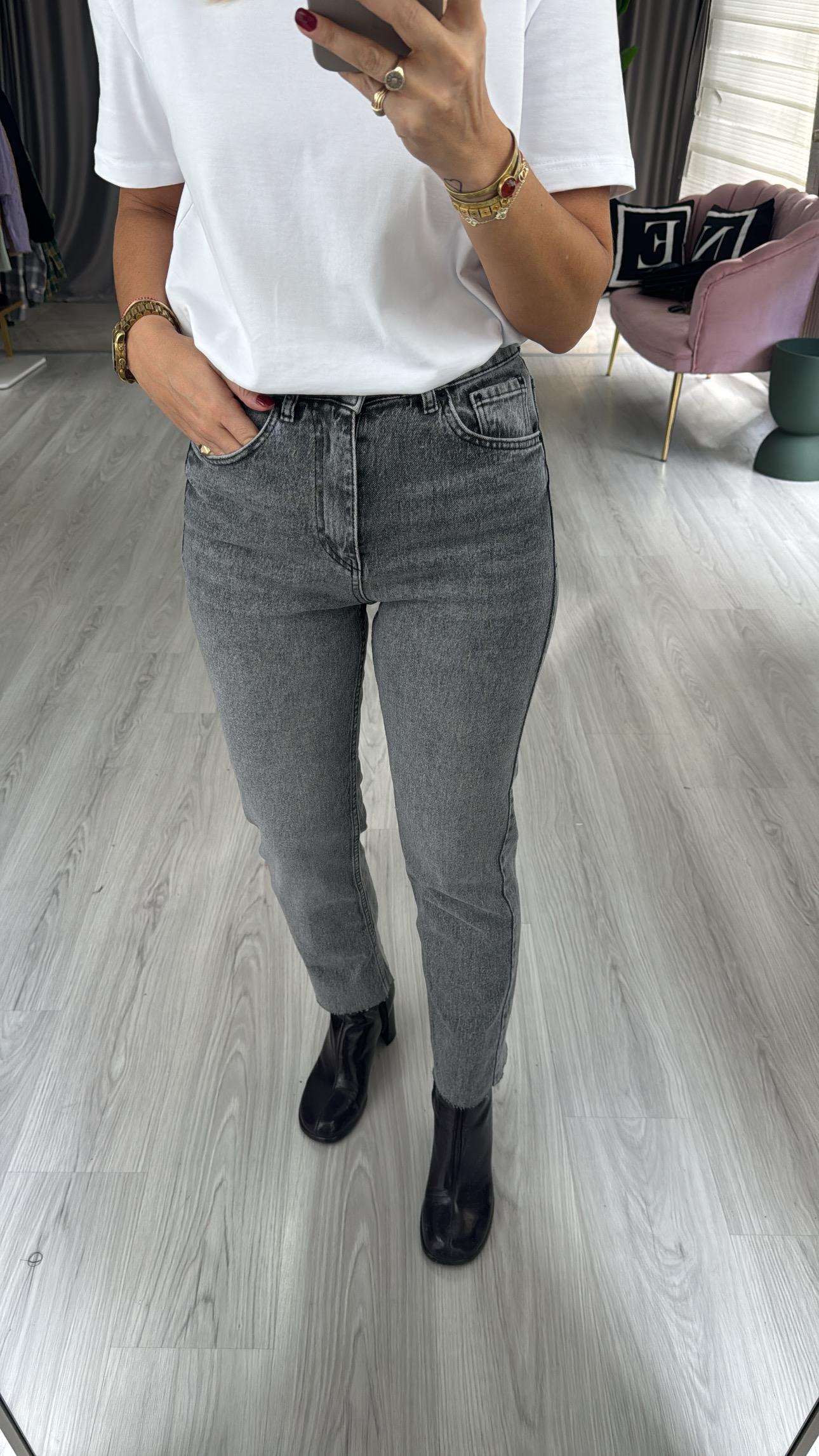 Likralı Kesik Paça Gri Boyfit Jean