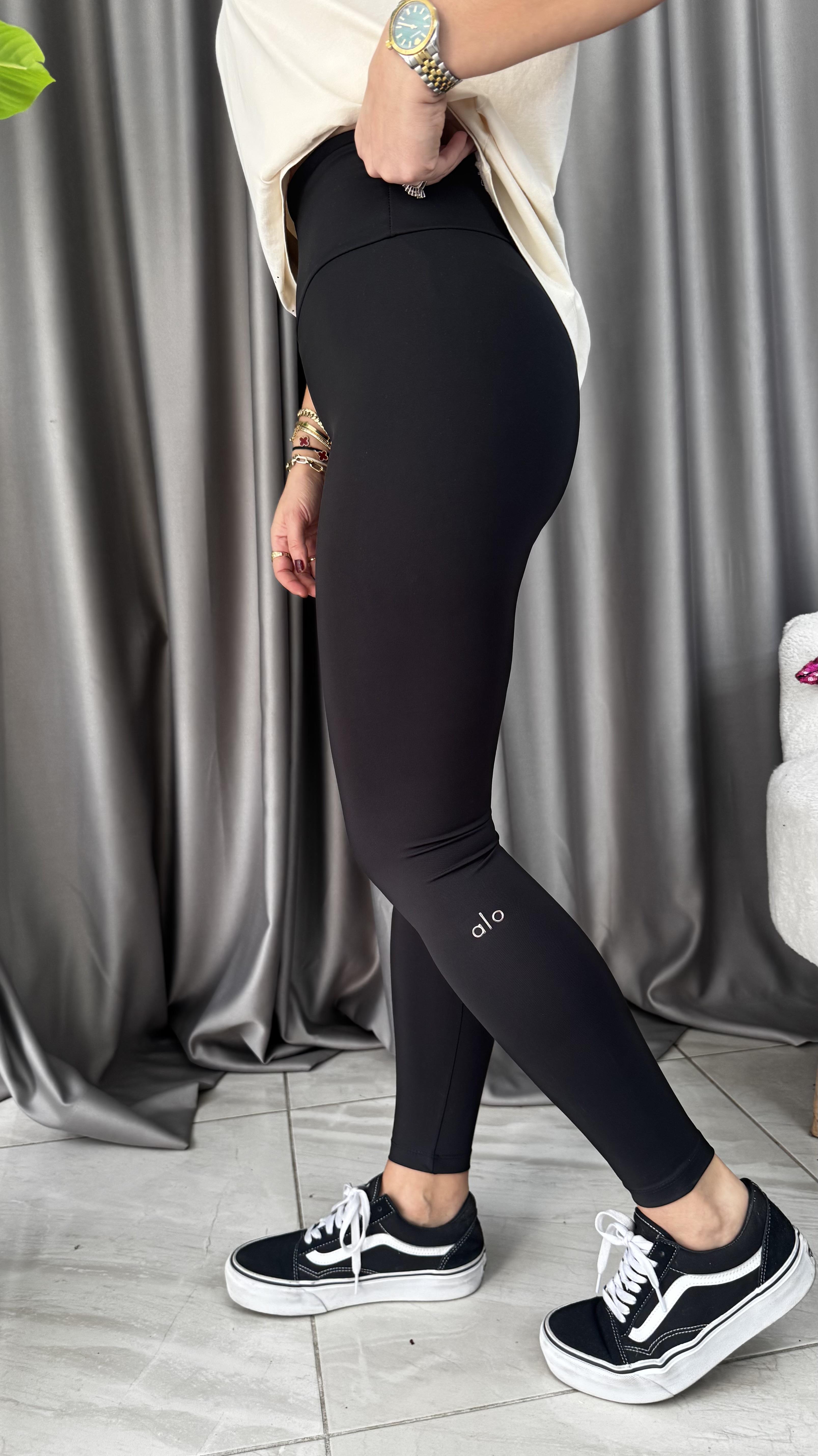 Marka Logolu Toparlayıcı Siyah Tayt