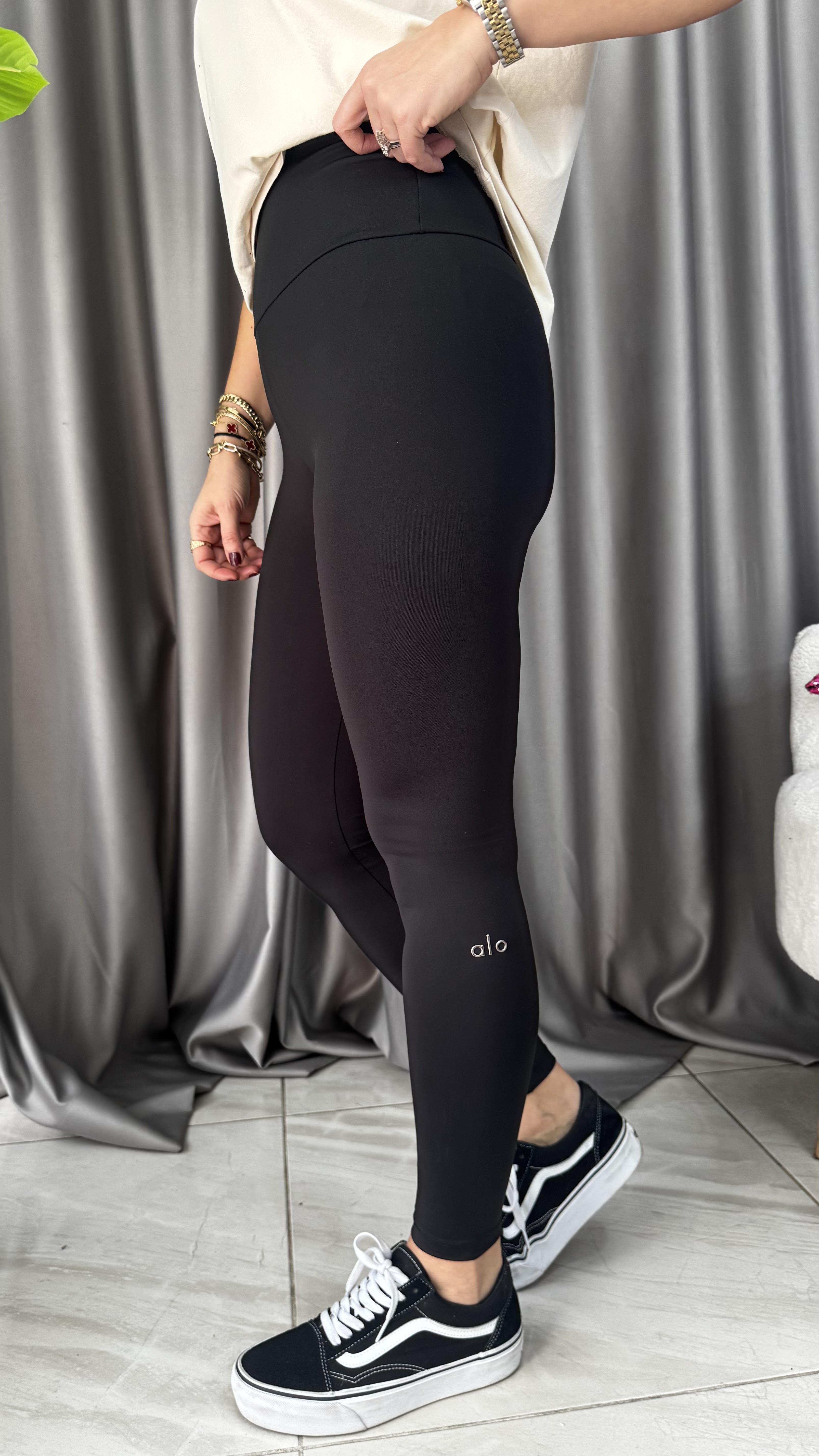 Marka Logolu Toparlayıcı Siyah Tayt