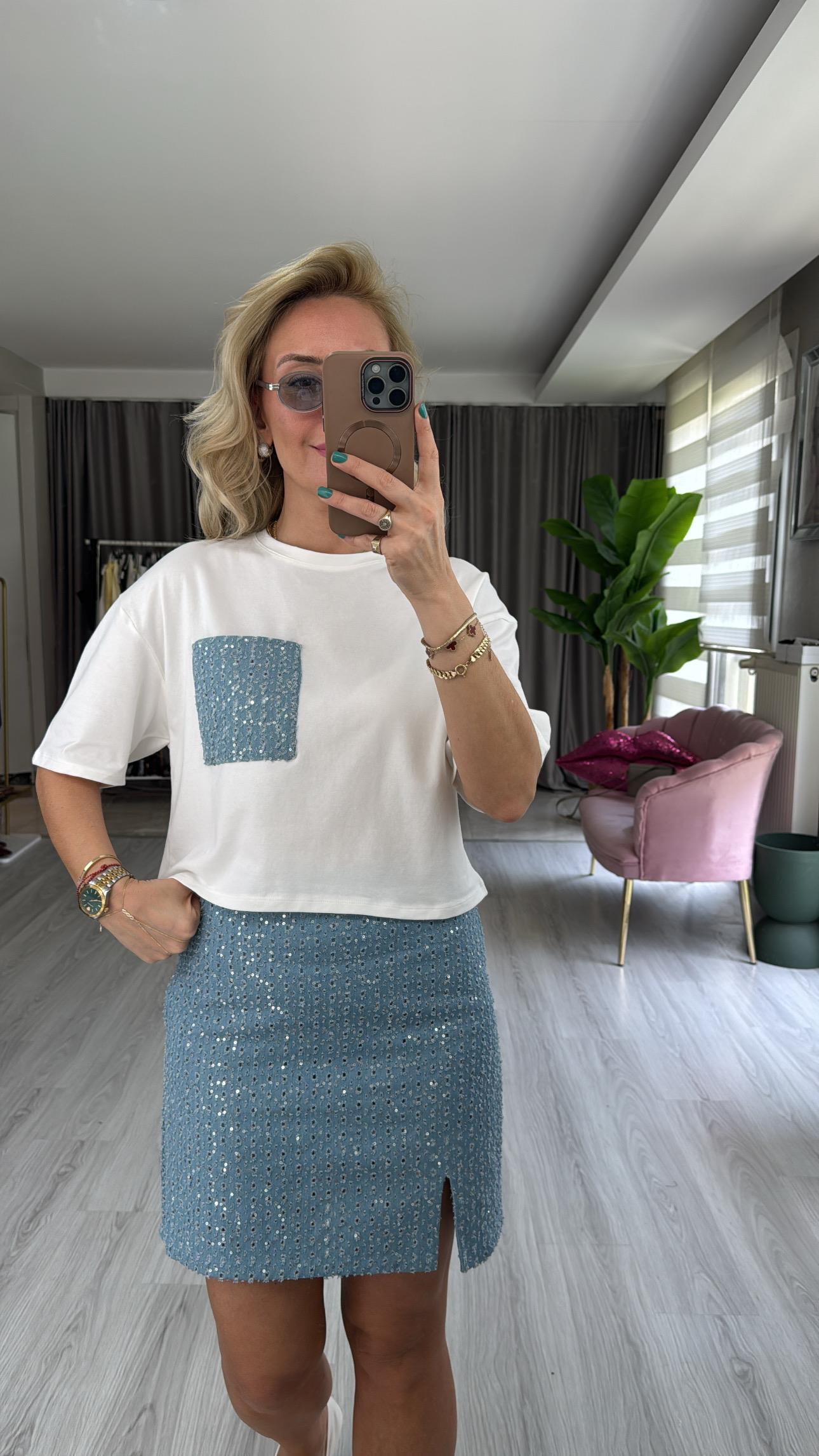 Mavi Cep Detaylı Ekru T-Shirt