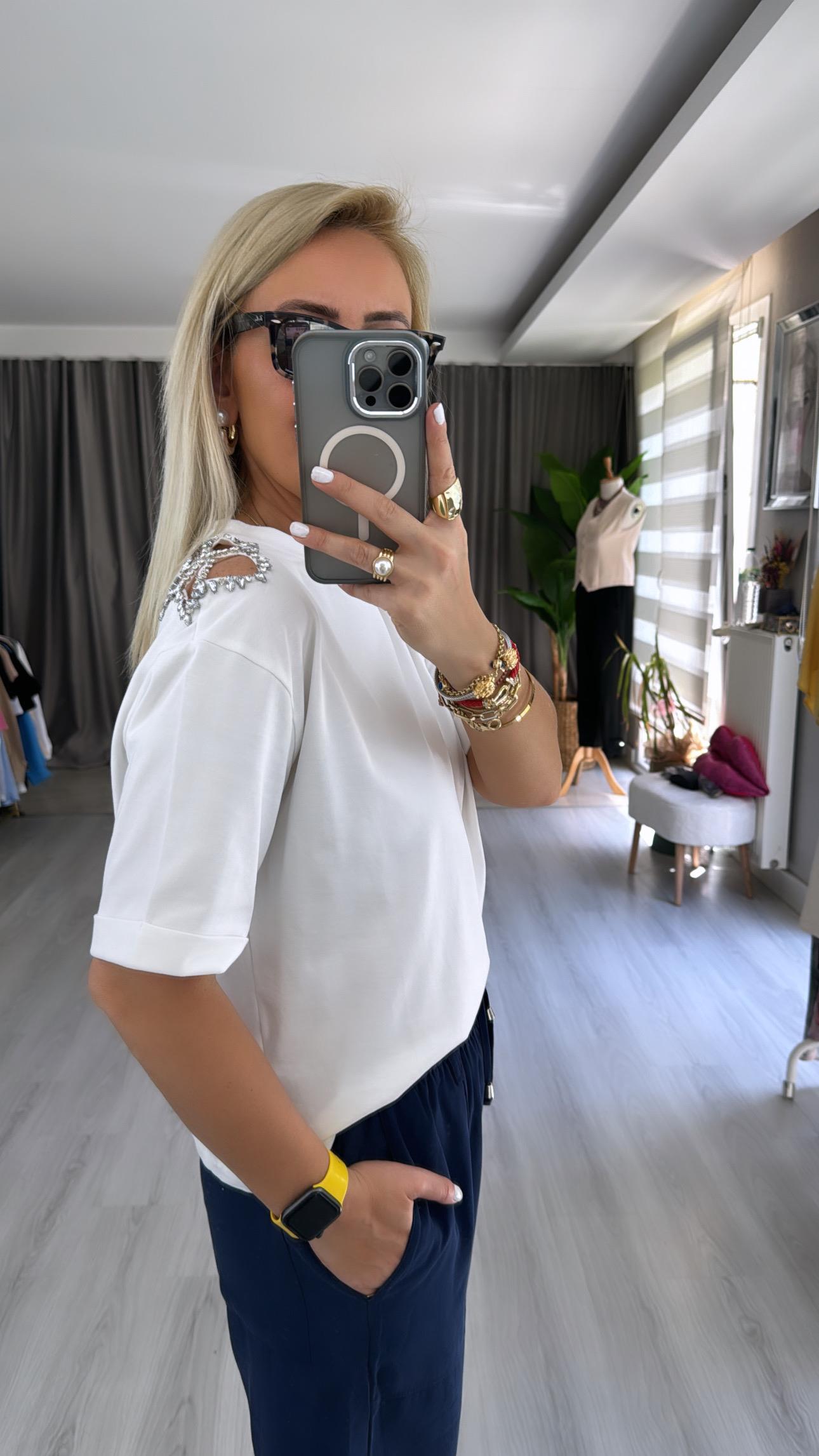 OMZU TAŞ İŞLEMELİ EKRU BLUZ