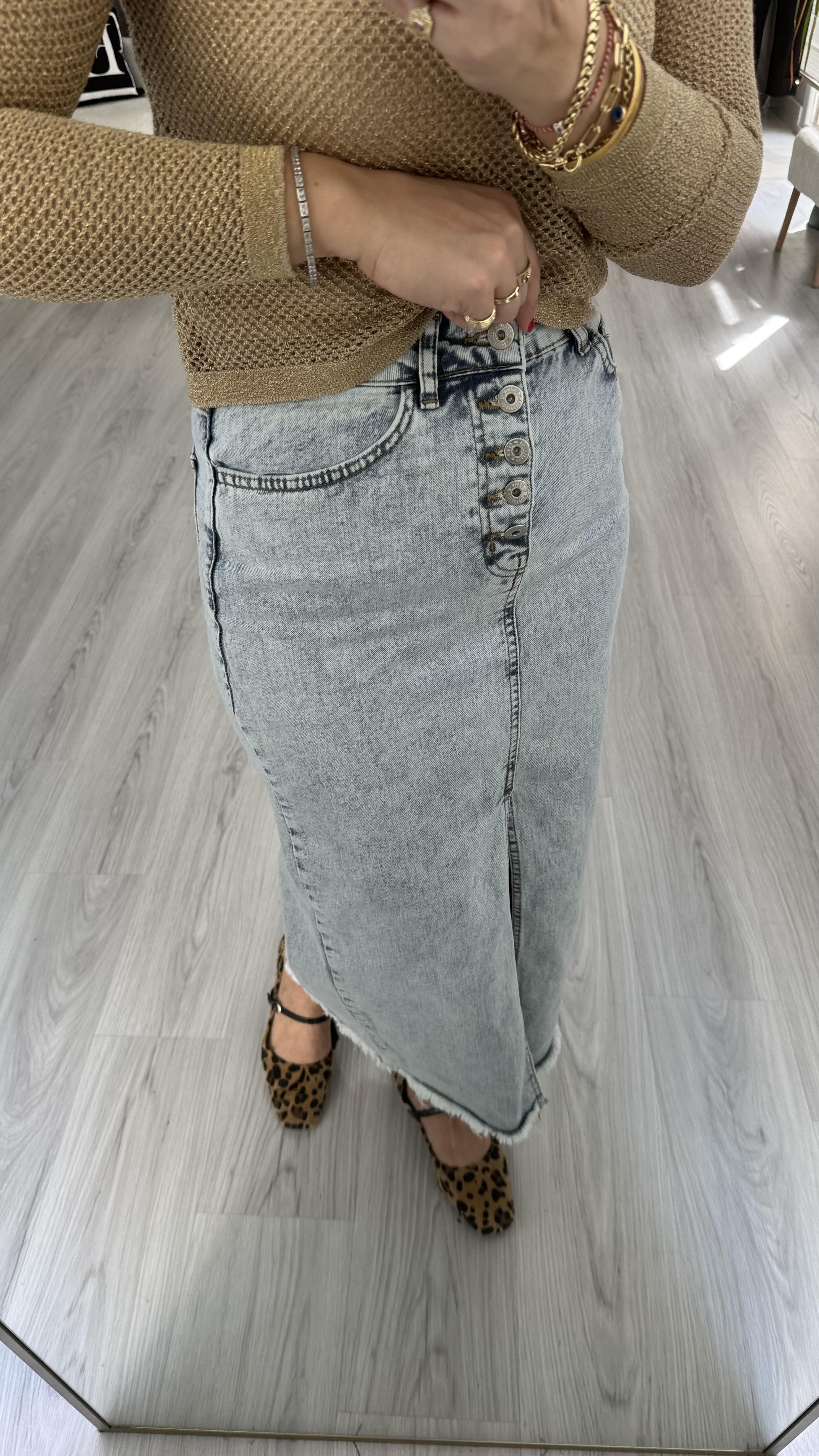 ÖNDEN DÜĞMELİ YIRTMAÇLI DENİM ETEK