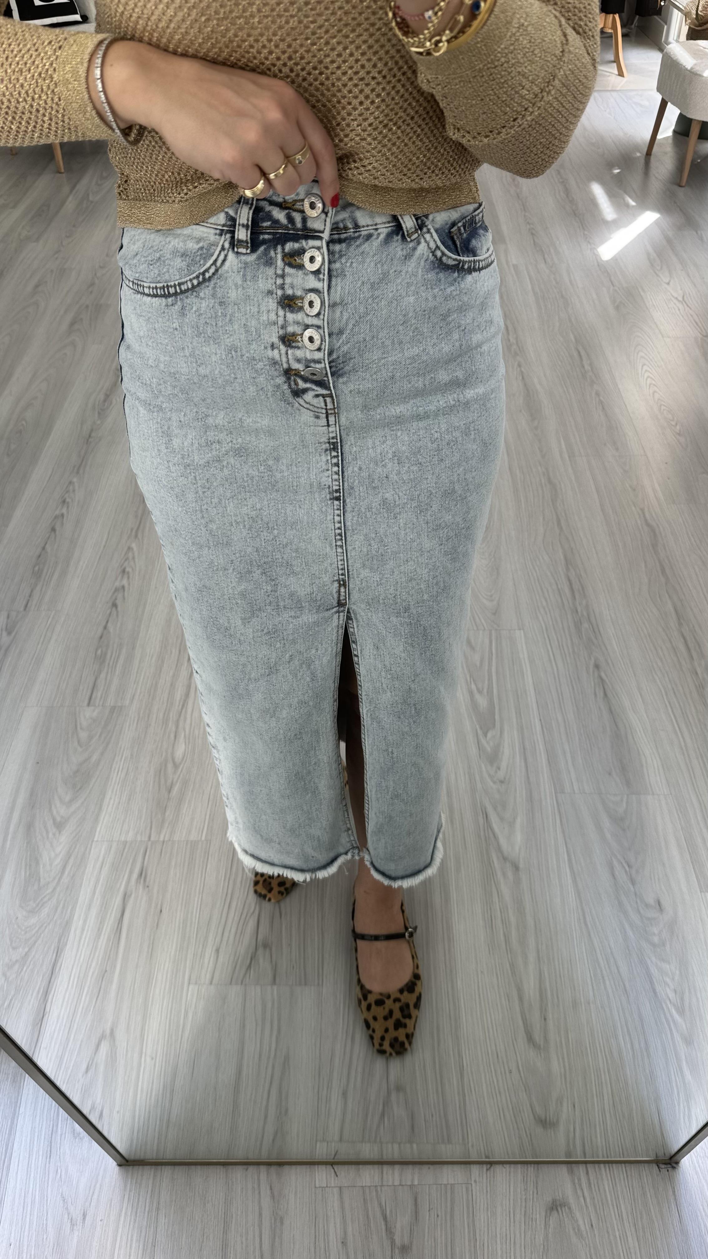 ÖNDEN DÜĞMELİ YIRTMAÇLI DENİM ETEK