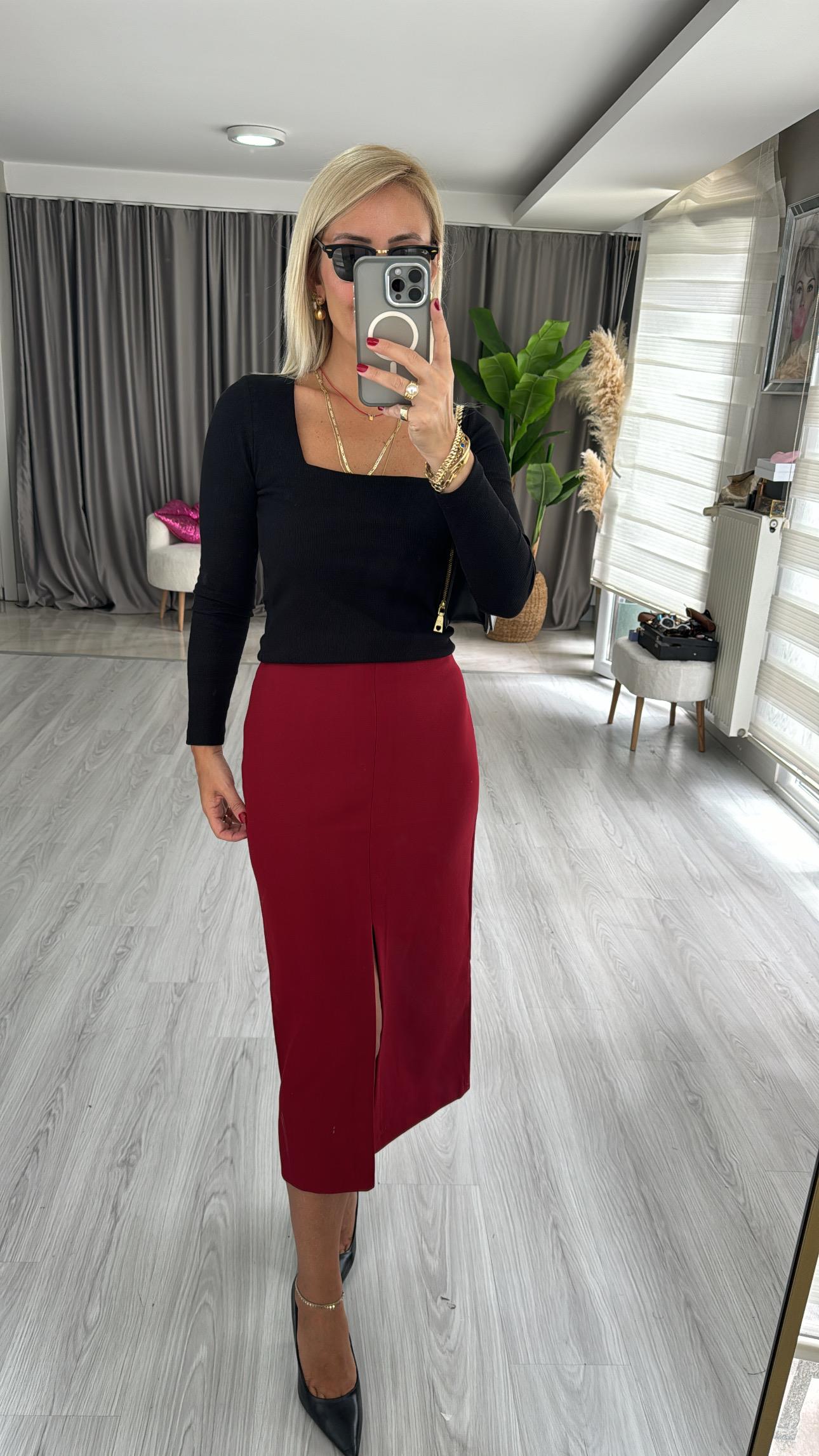 Önü Yırtmaçlı Bordo Etek