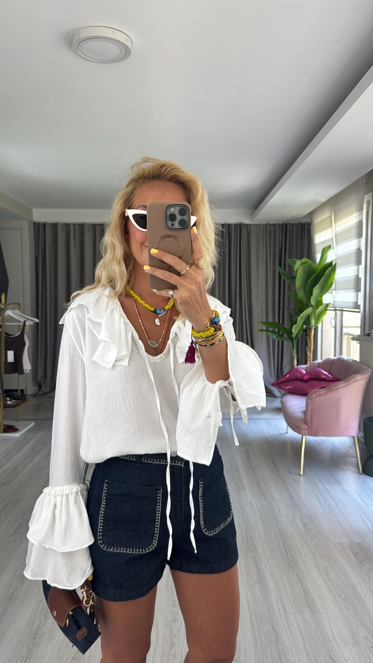 Orijinal Model Fırfır Detaylı Beyaz Bluz