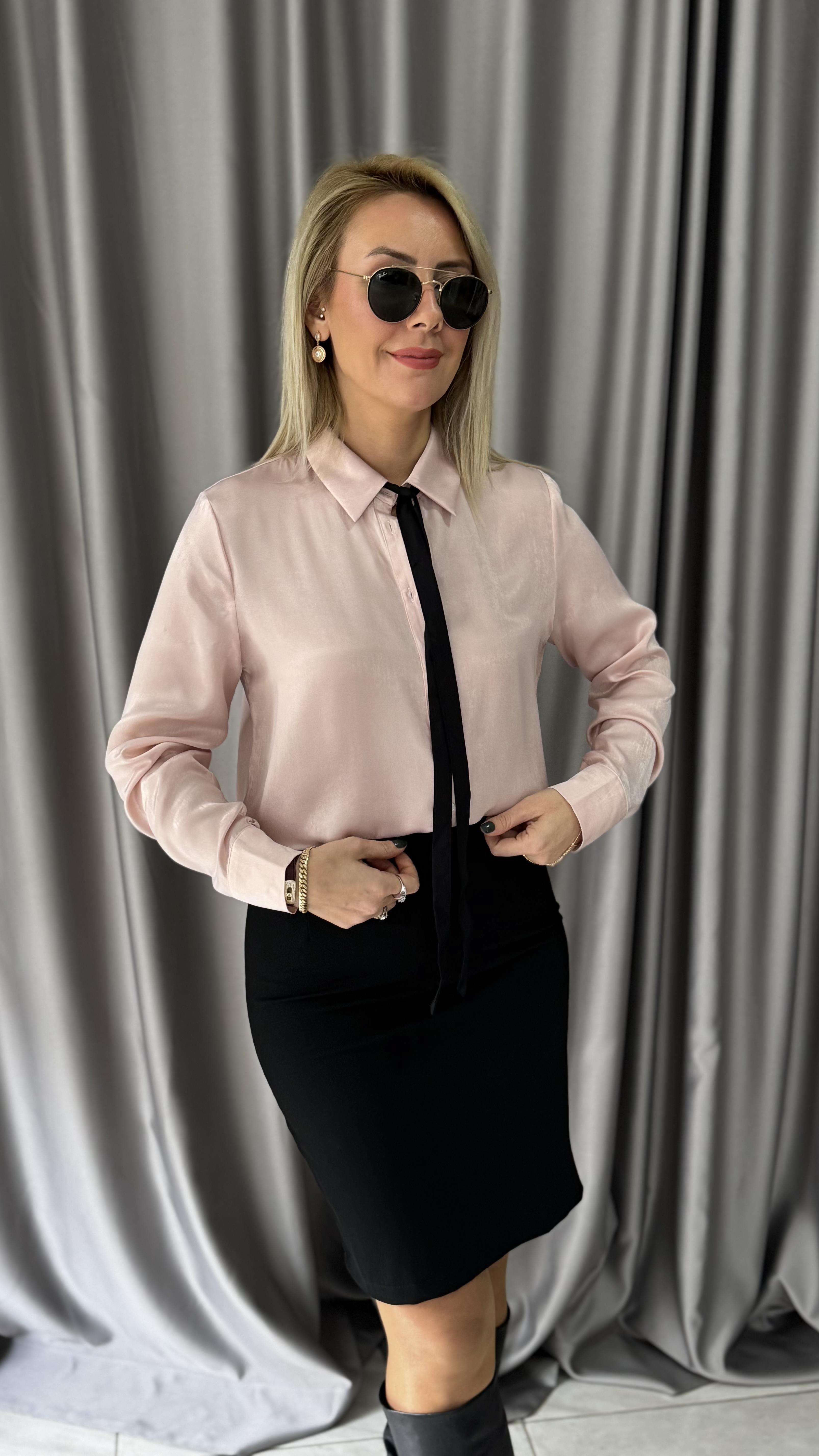 Orijinal Model Yakası Bağlamalı Pembe Saten Gömlek