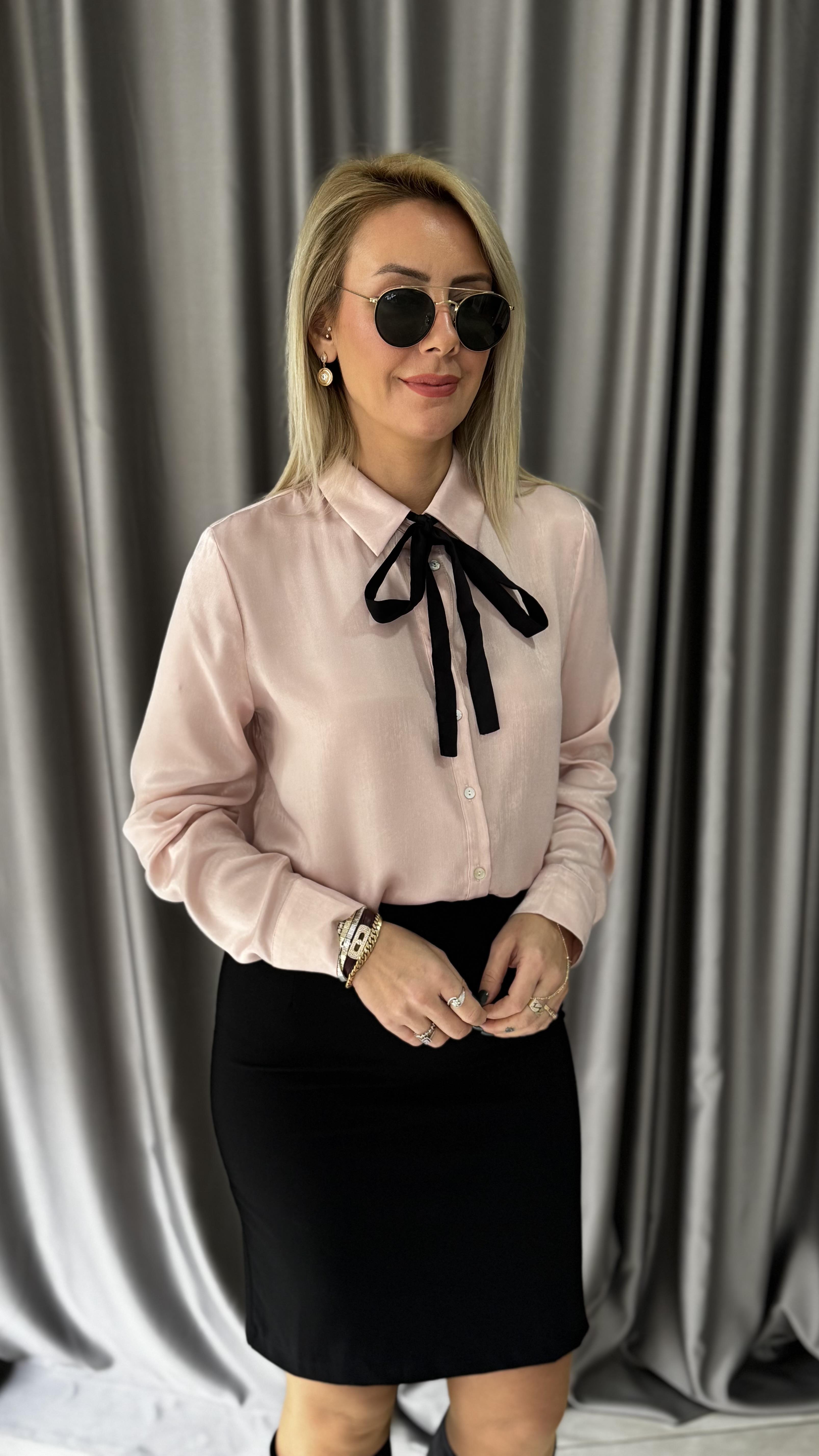 Orijinal Model Yakası Bağlamalı Pembe Saten Gömlek