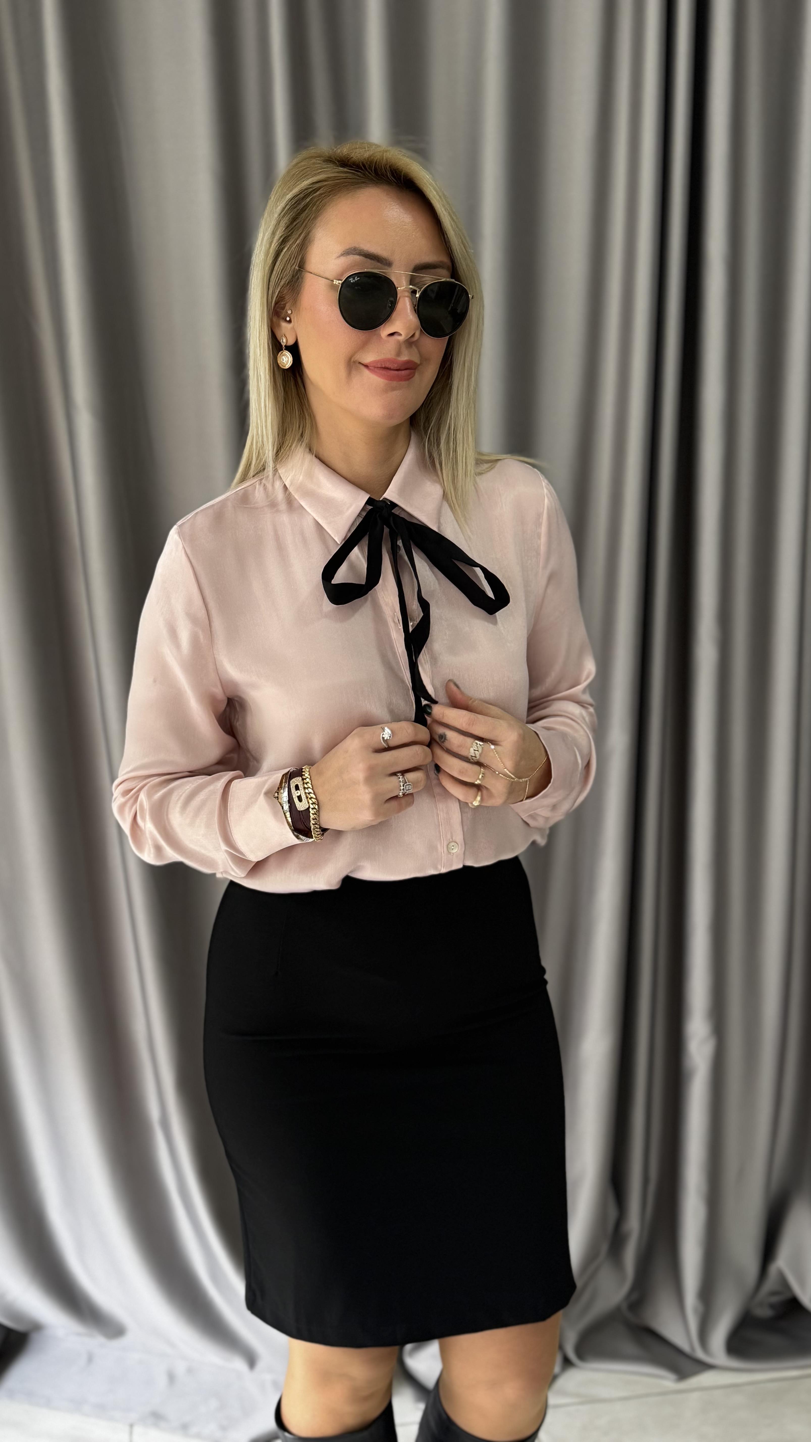 Orijinal Model Yakası Bağlamalı Pembe Saten Gömlek