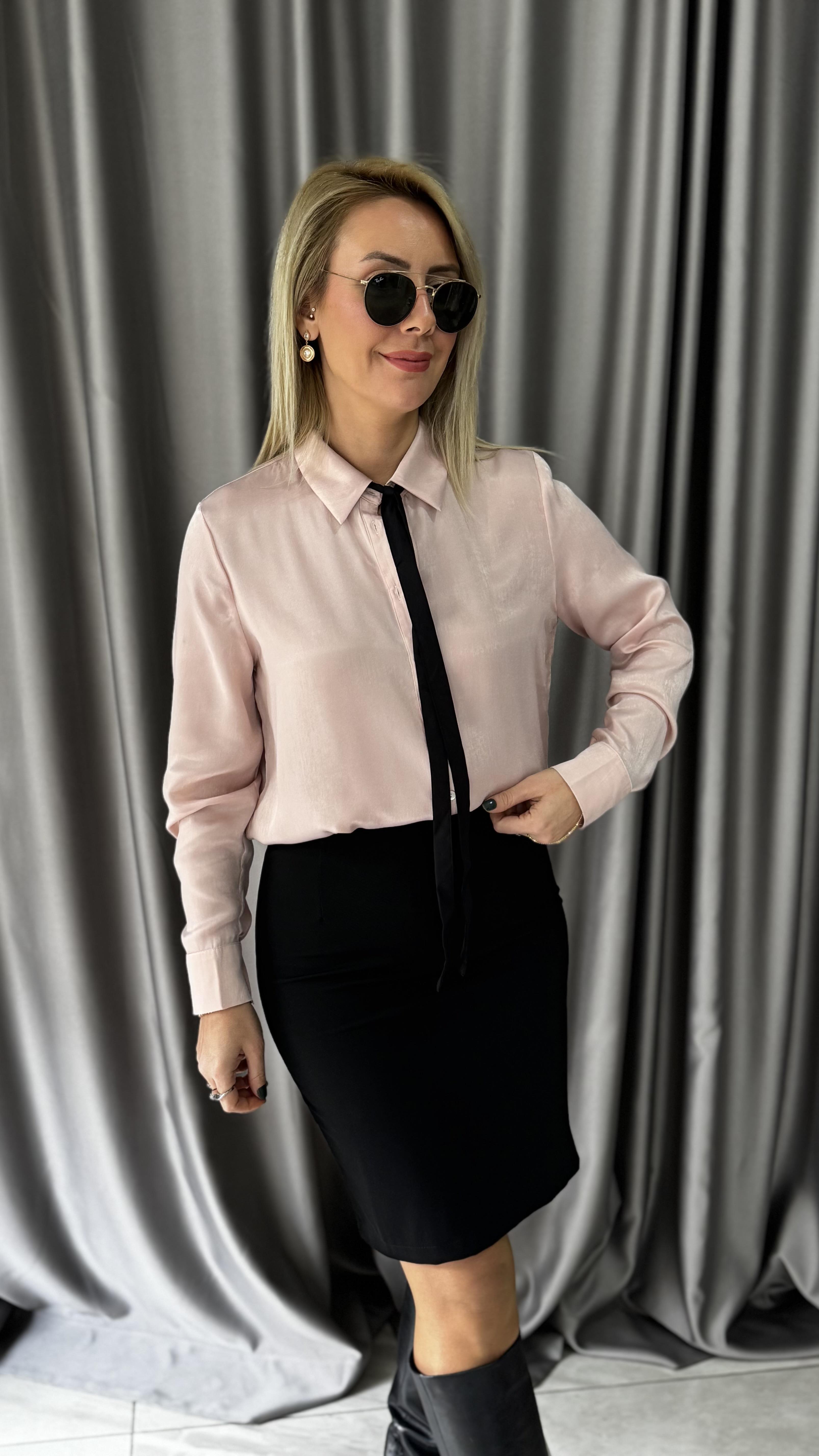 Orijinal Model Yakası Bağlamalı Pembe Saten Gömlek