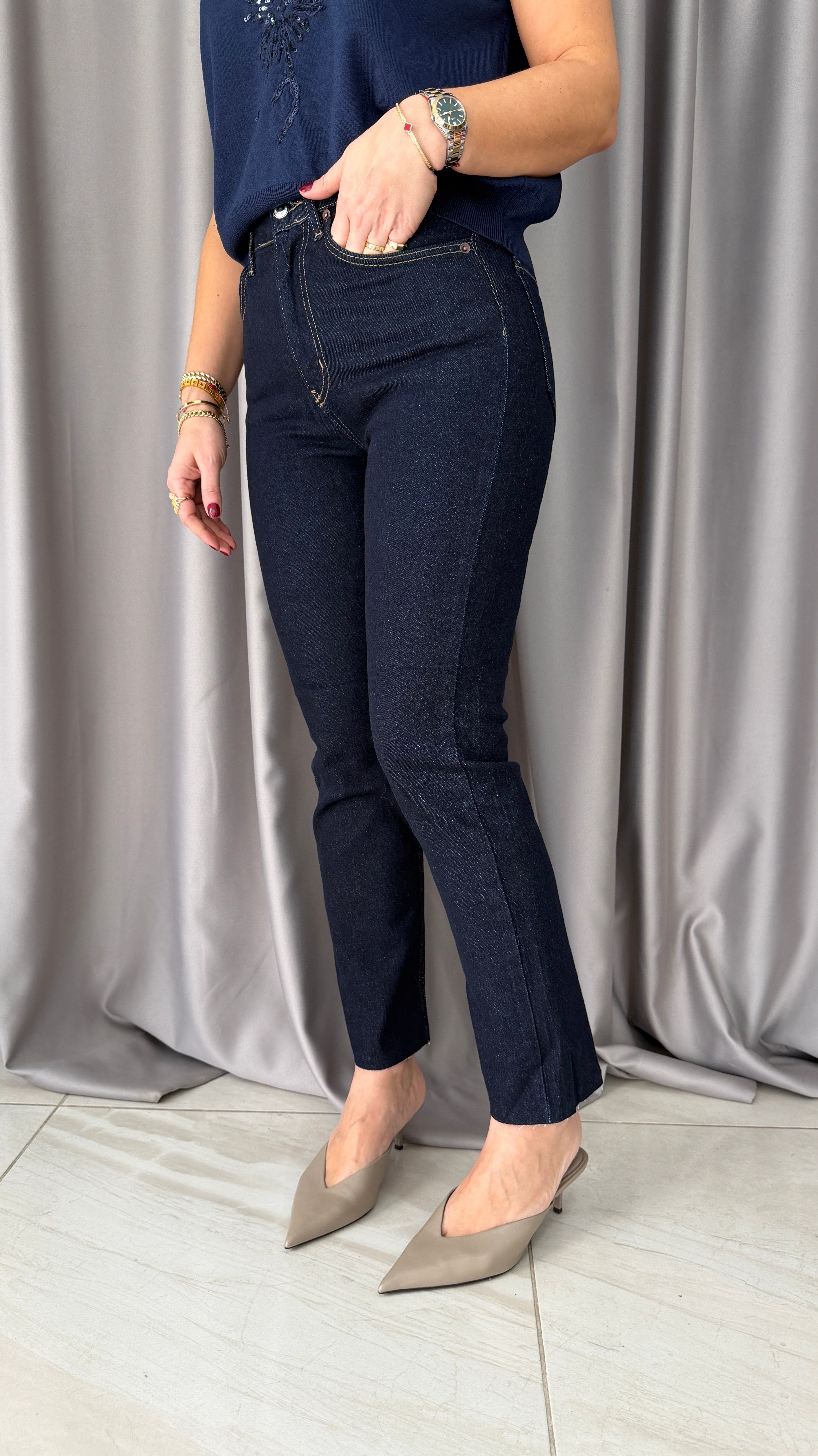 Orjinal Marka Koyu Lacivert Kesik Paça Jean