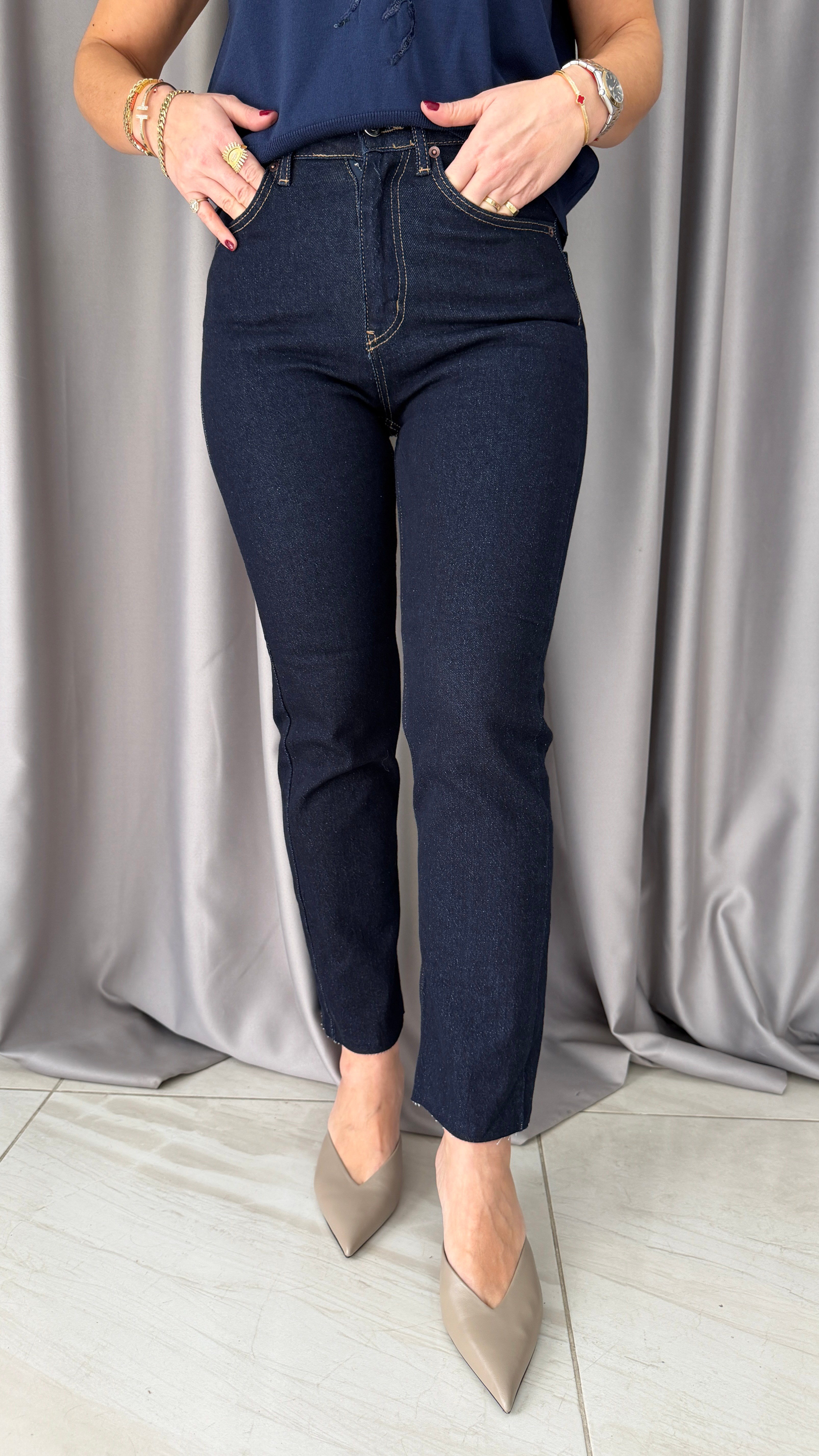 Orjinal Marka Koyu Lacivert Kesik Paça Jean