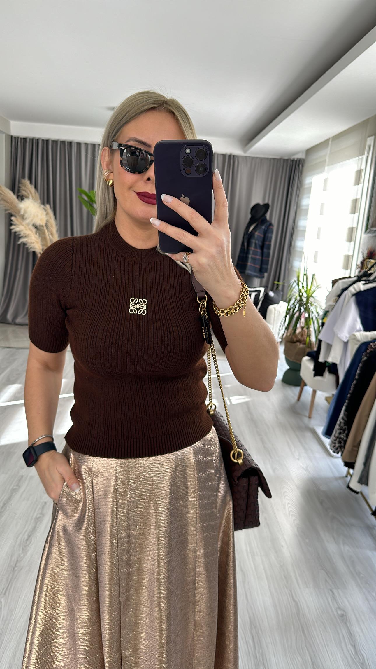 ORJİNAL MODEL GOLD BROŞ DETAYLI ACI KAHVE TRİKO