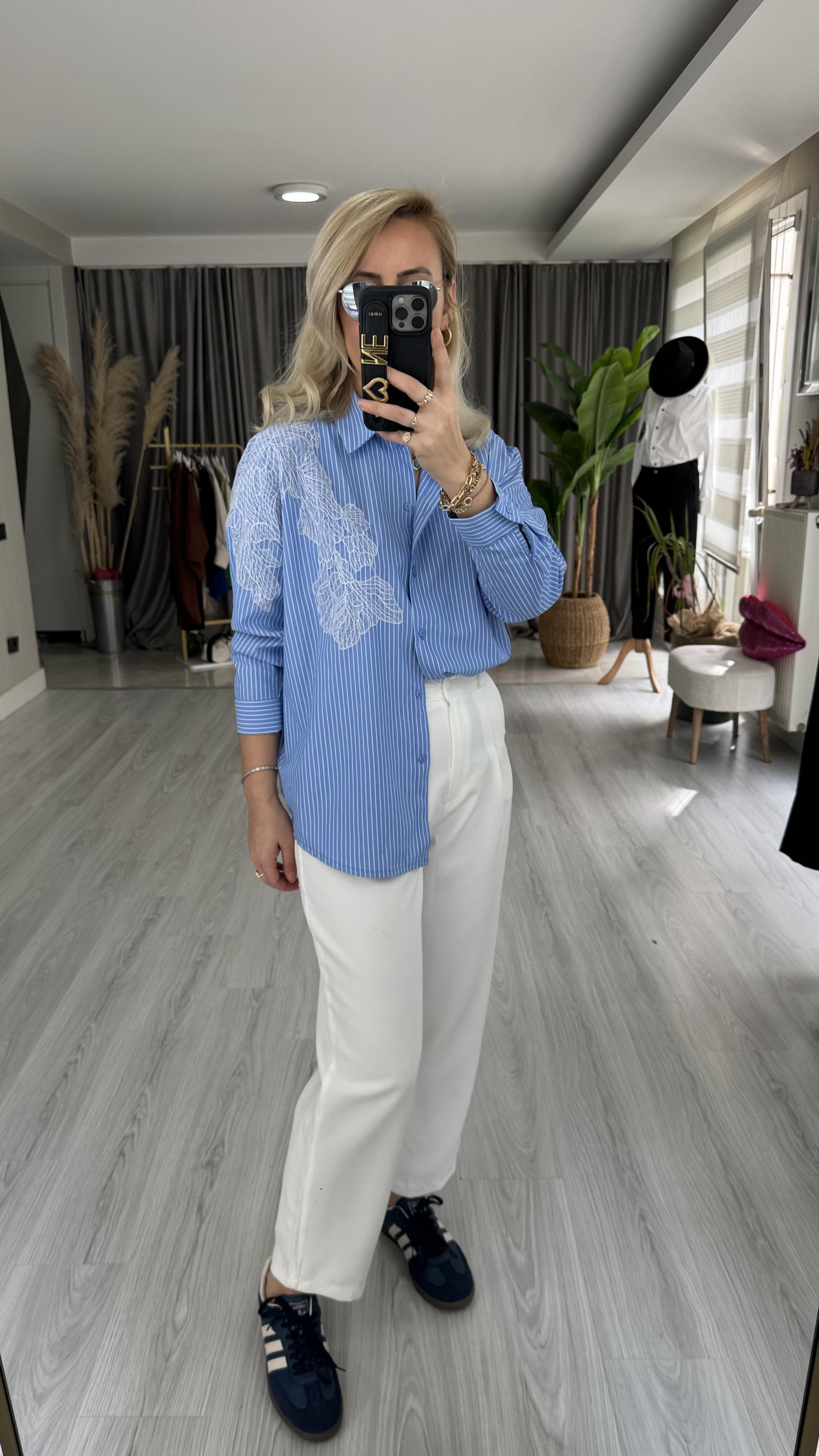 ORJİNAL MODEL GÜPÜR DETAYLI MAVİ ÇİZGİLİ POPLİN GÖMLEK