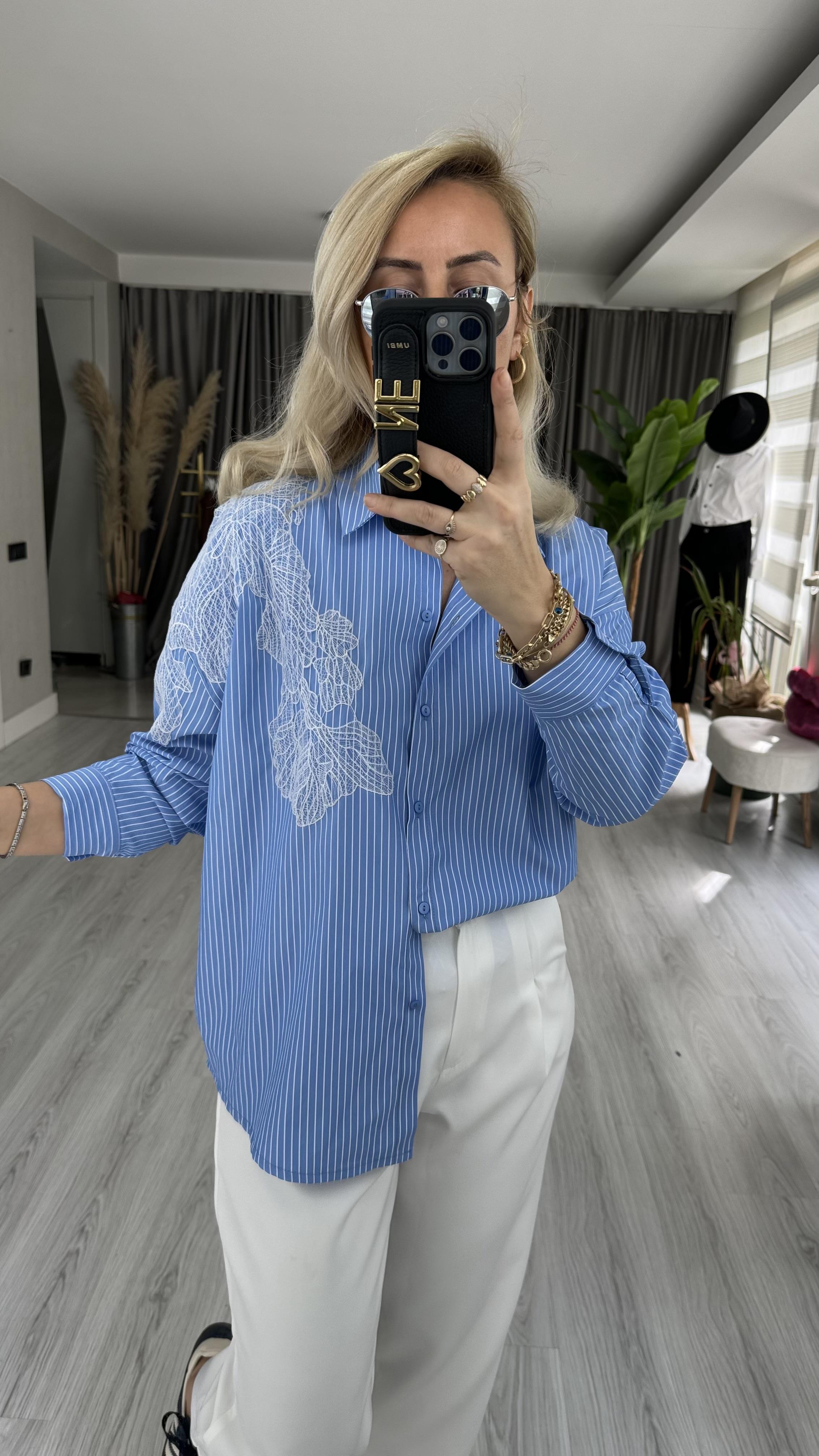 ORJİNAL MODEL GÜPÜR DETAYLI MAVİ ÇİZGİLİ POPLİN GÖMLEK