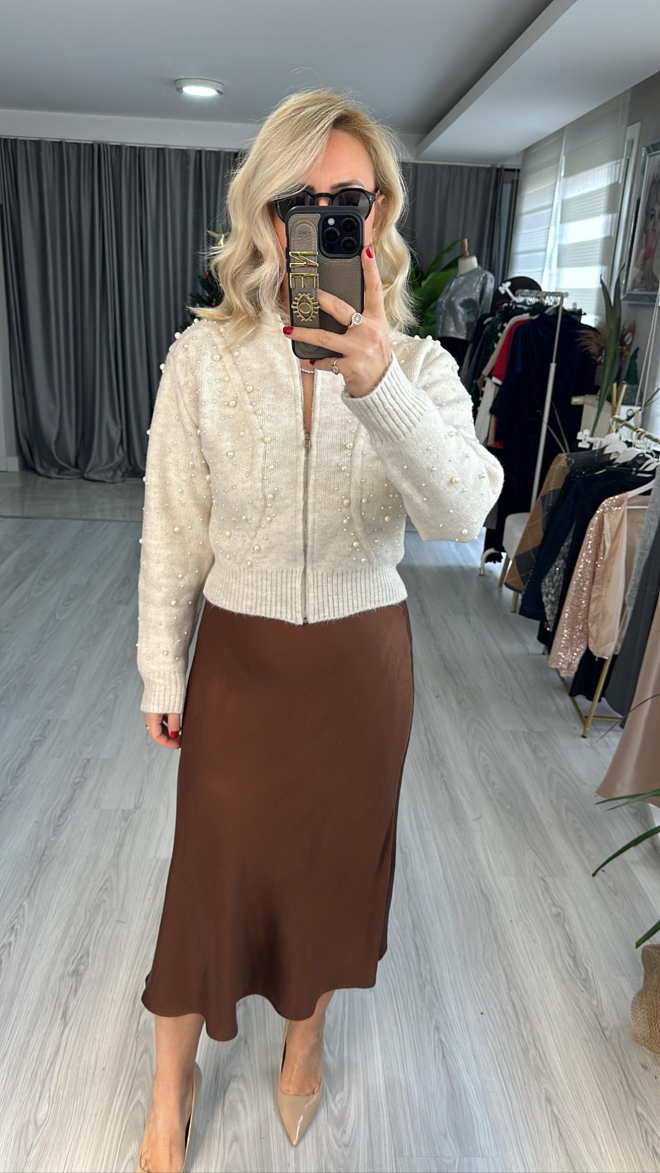 ORJİNAL MODEL İNCİLİ EKRU TRİKO CEKET