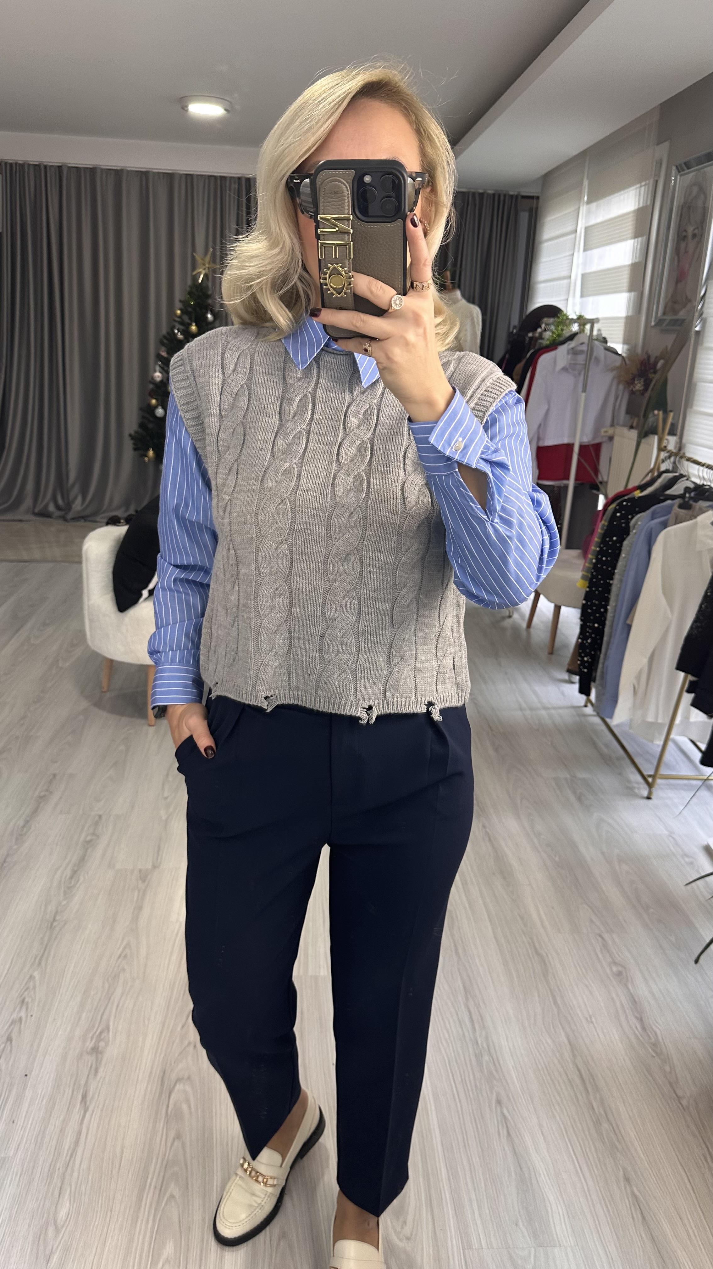 ORJİNAL MODEL MAVİ POPLİN GÖMLEK DETAYLI GRİ TRİKO