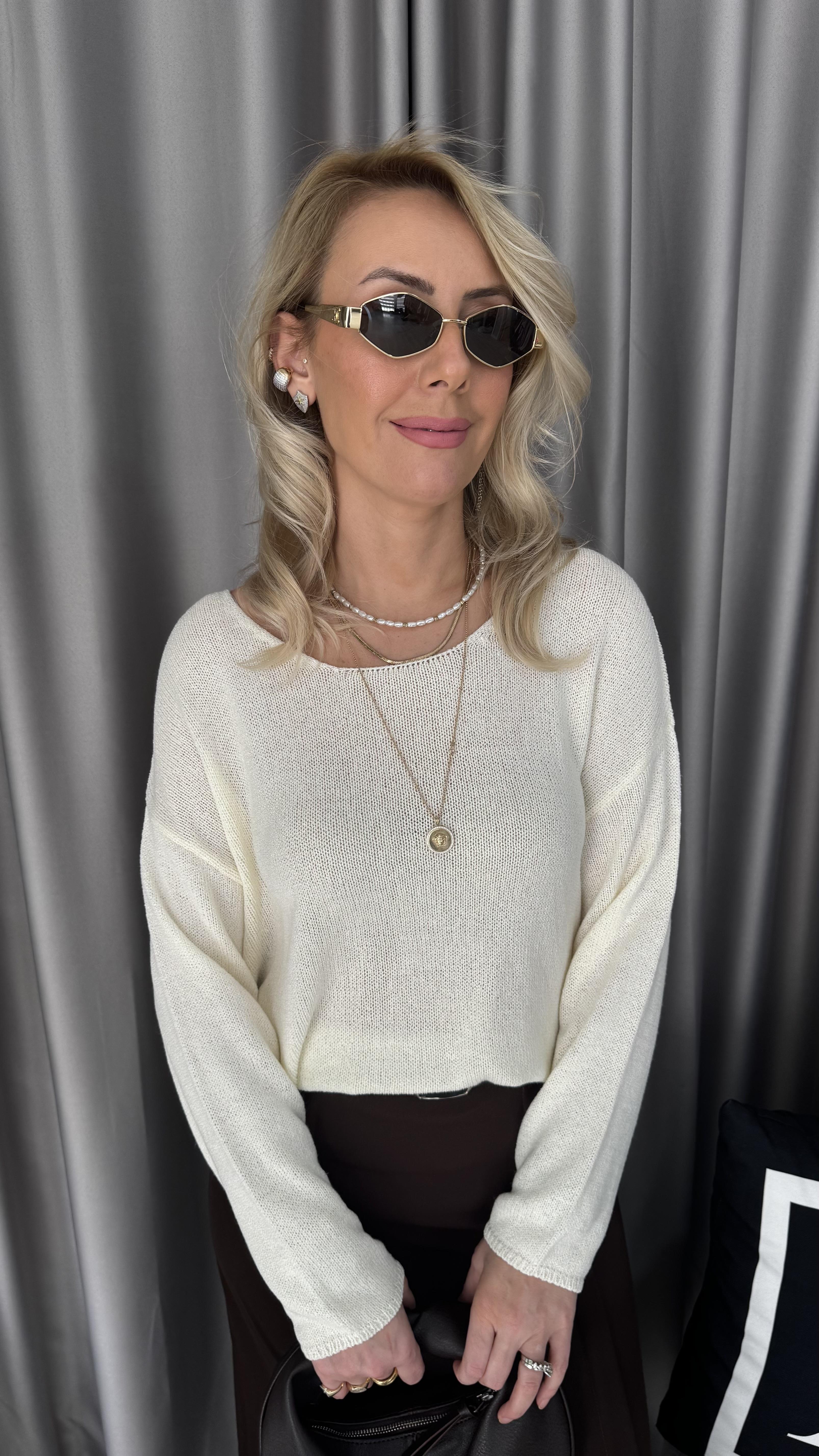 Oval Yaka Yumuşak Dokulu Ekru Triko