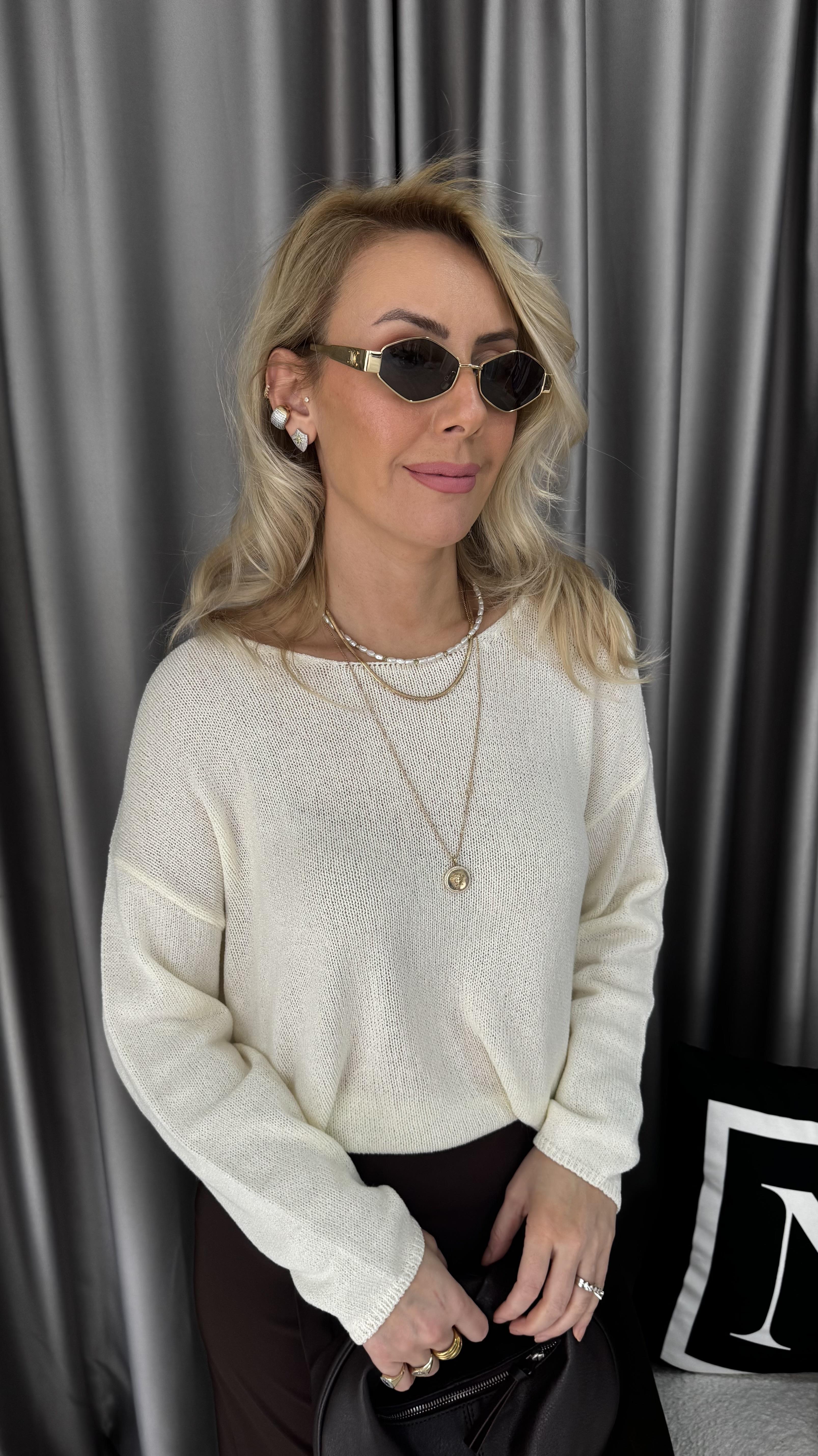 Oval Yaka Yumuşak Dokulu Ekru Triko