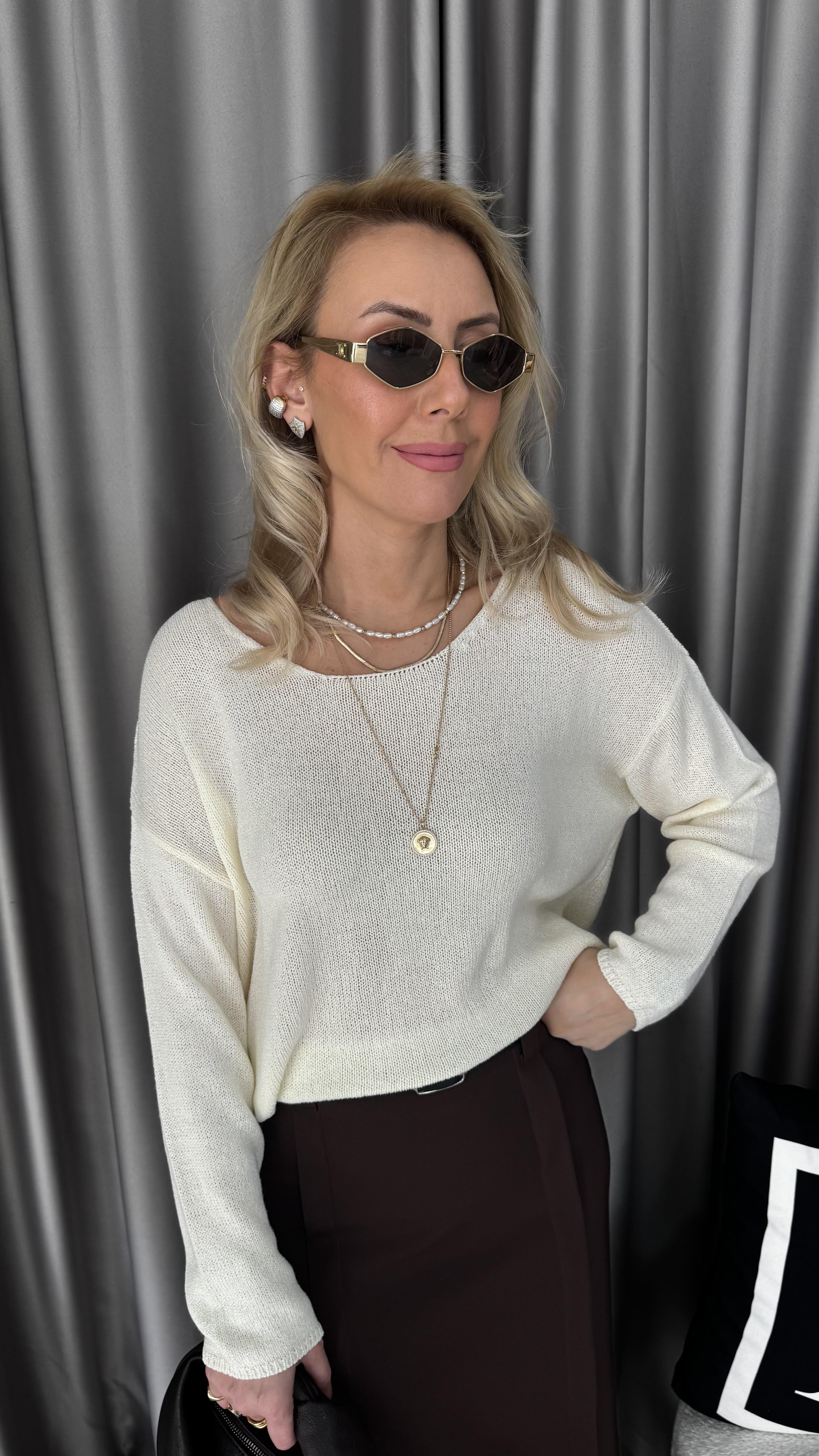 Oval Yaka Yumuşak Dokulu Ekru Triko