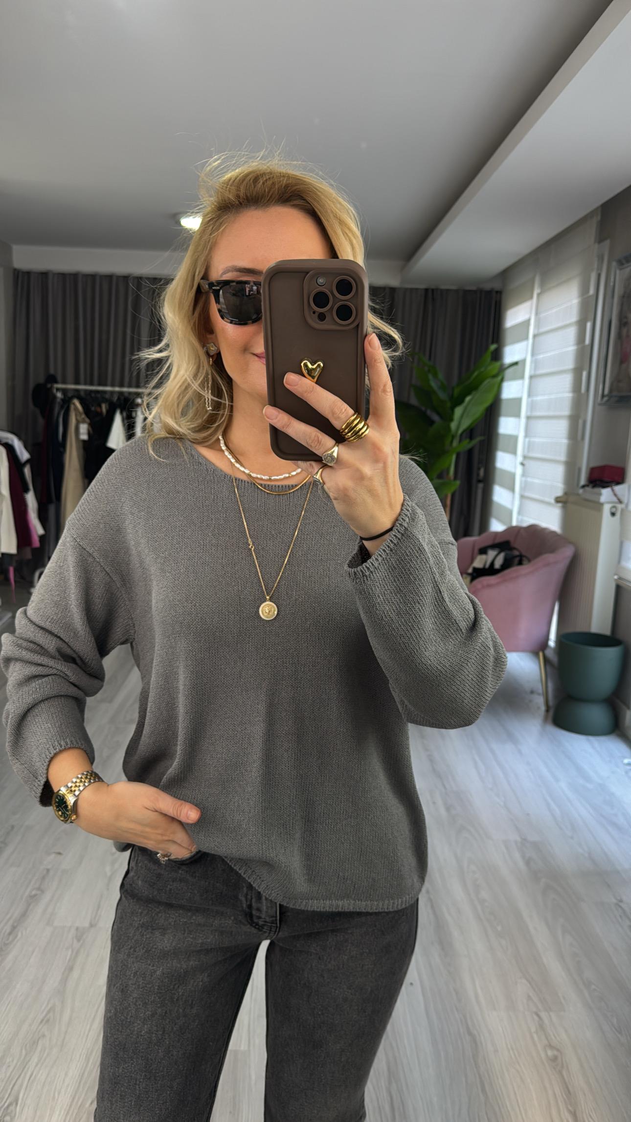 Oval Yaka Yumuşak Dokulu Gri Triko