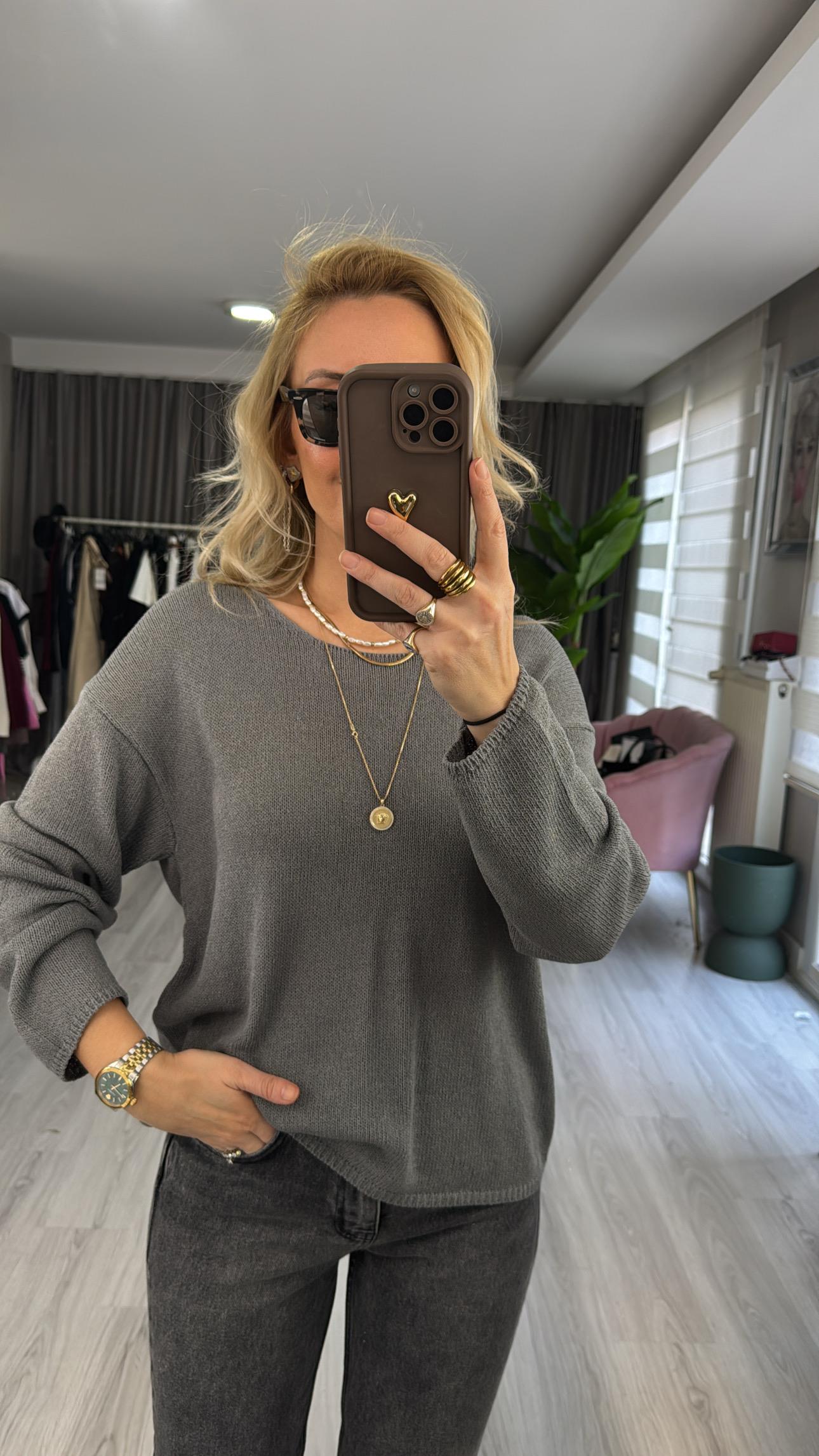 Oval Yaka Yumuşak Dokulu Gri Triko