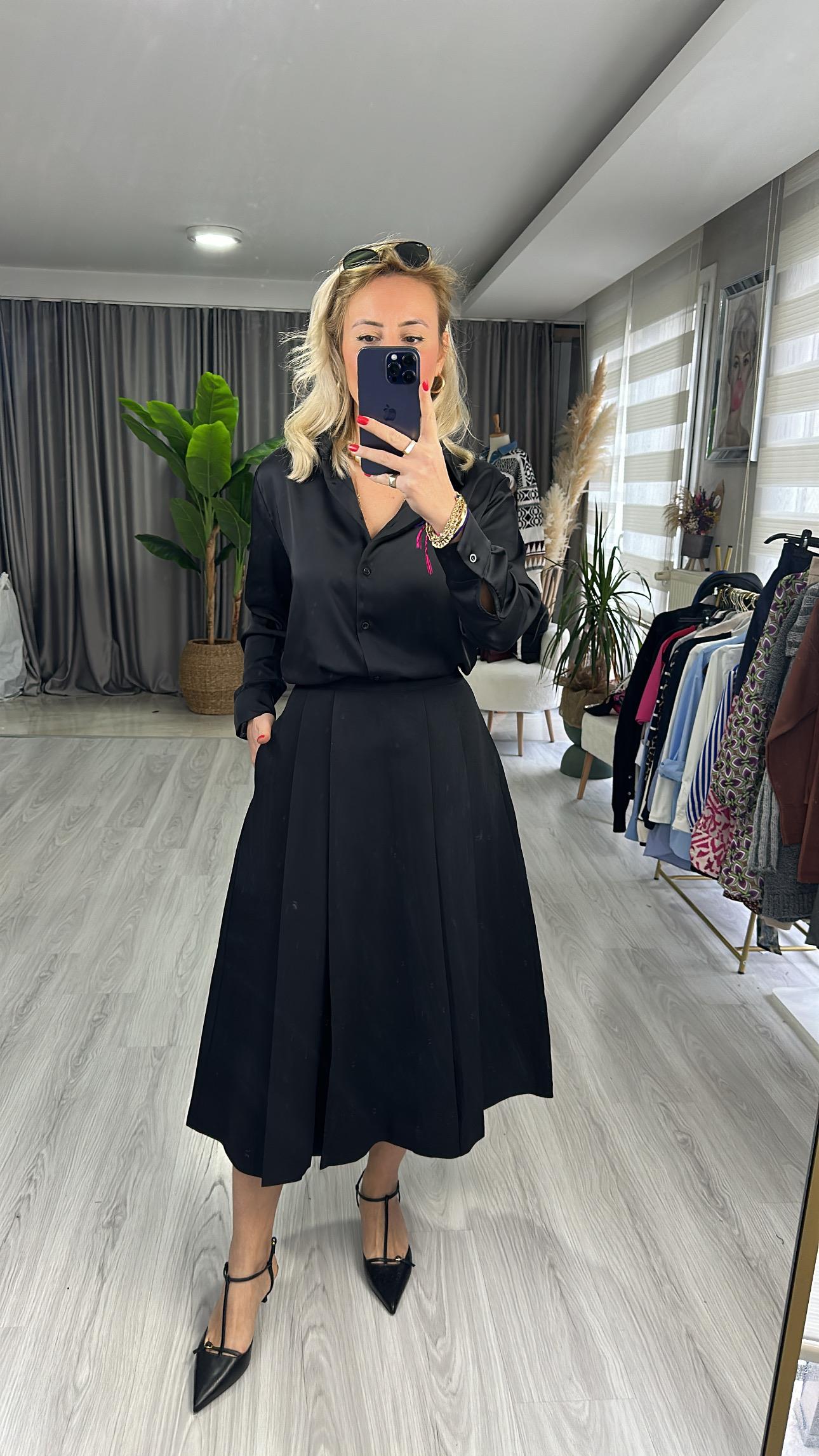 PİLELİ KLOŞ MİDİ BOY SİYAH ETEK