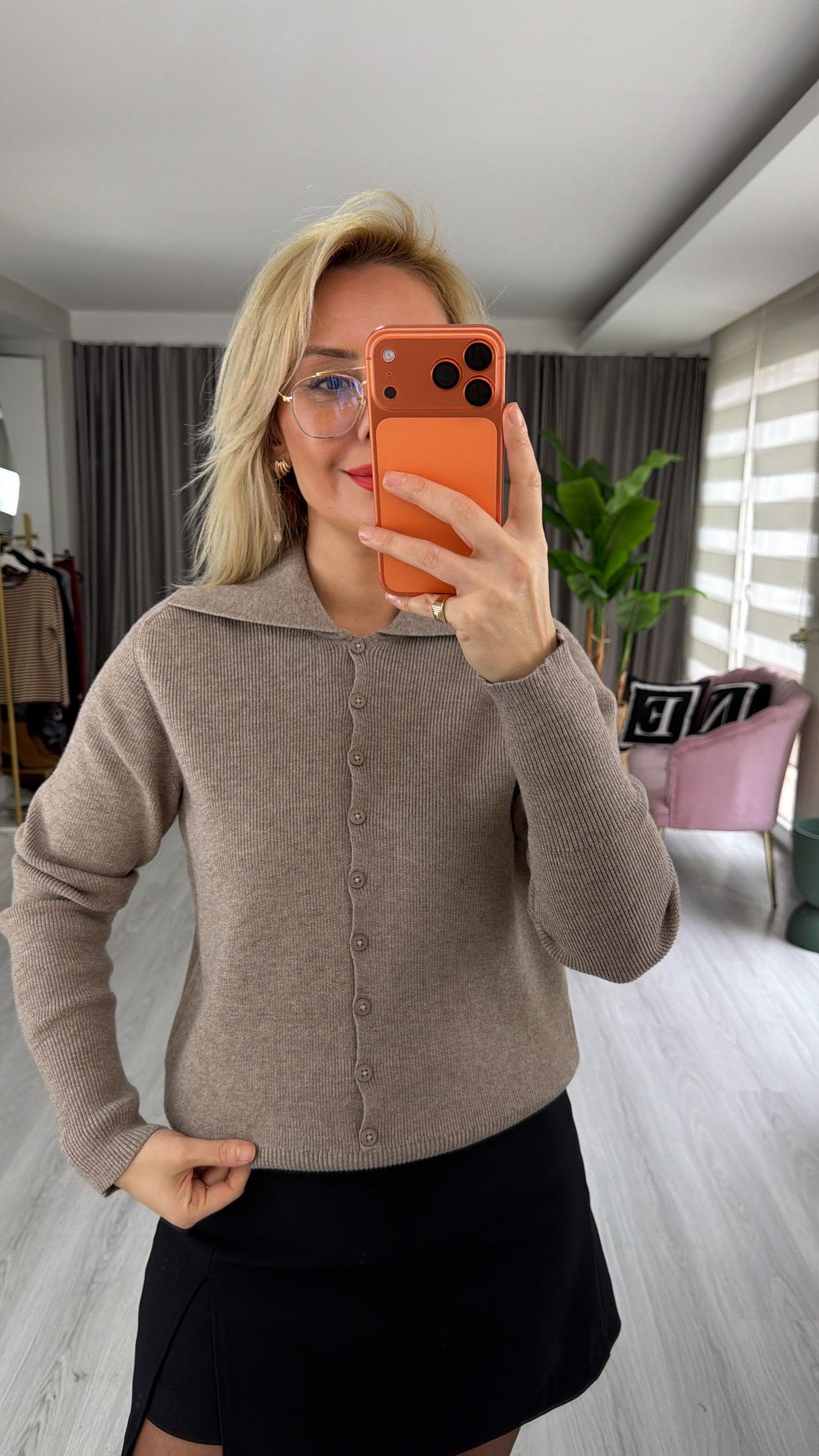 Polo Yaka Düğme Detaylı Bej Triko
