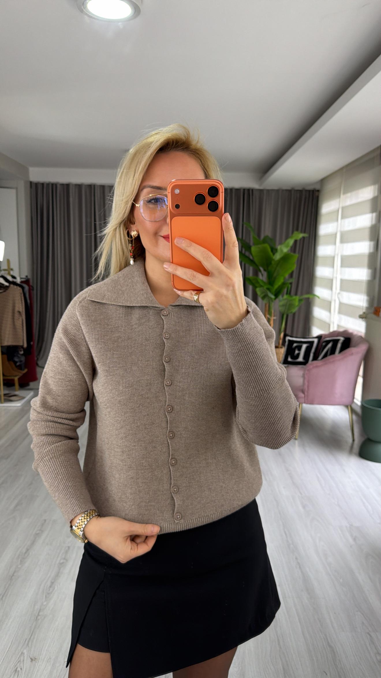 Polo Yaka Düğme Detaylı Bej Triko