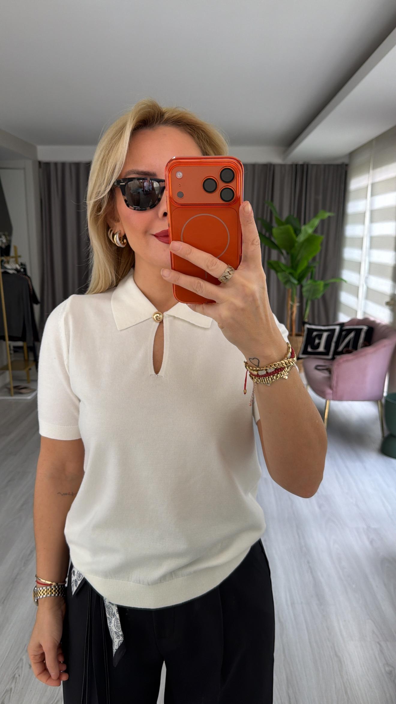 Polo Yaka Gold Düğme Detaylı İpek Dokuda Ekru Triko 