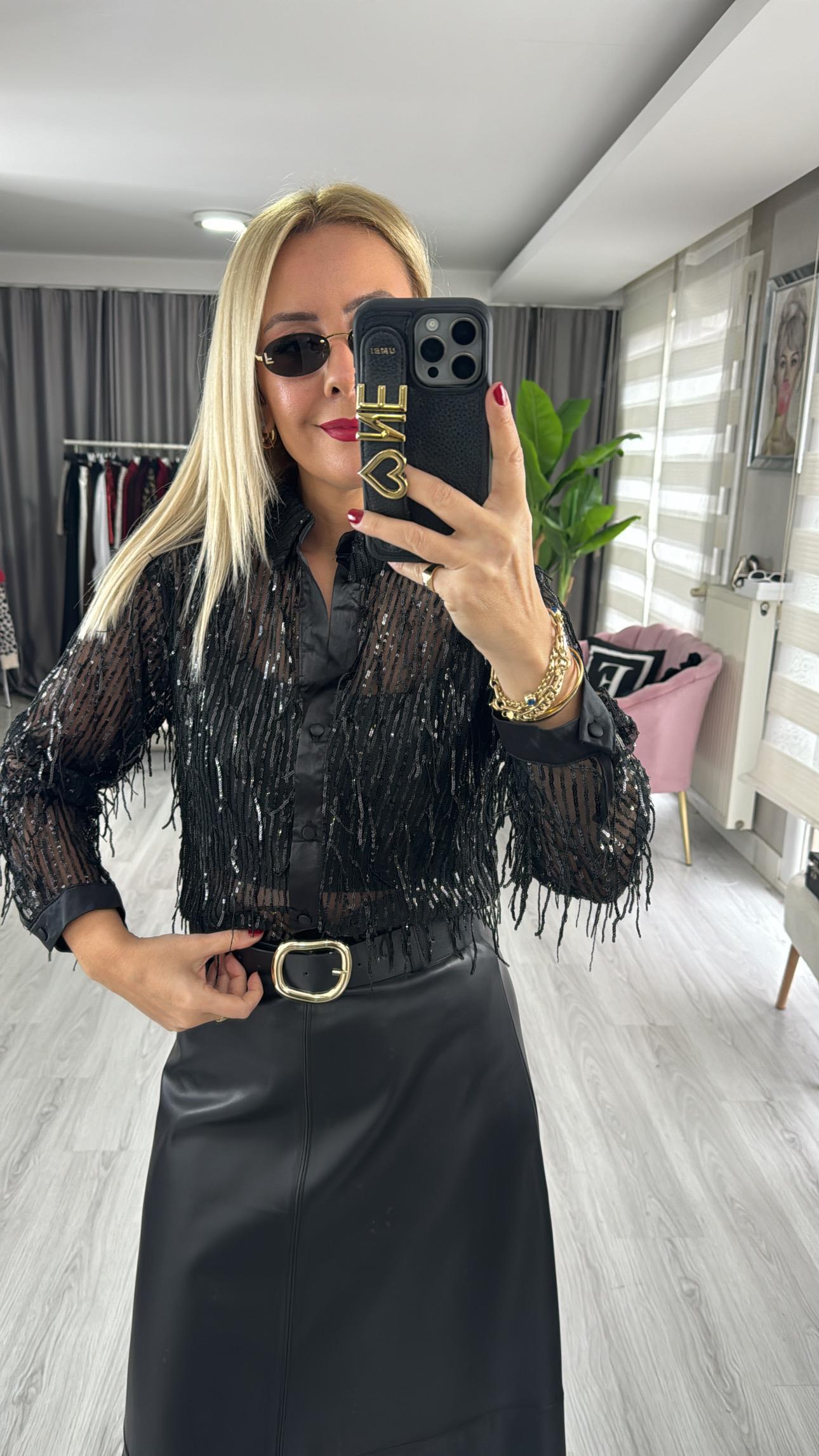 Pul Payet Saçaklı Saten Biyeli Siyah Gömlek