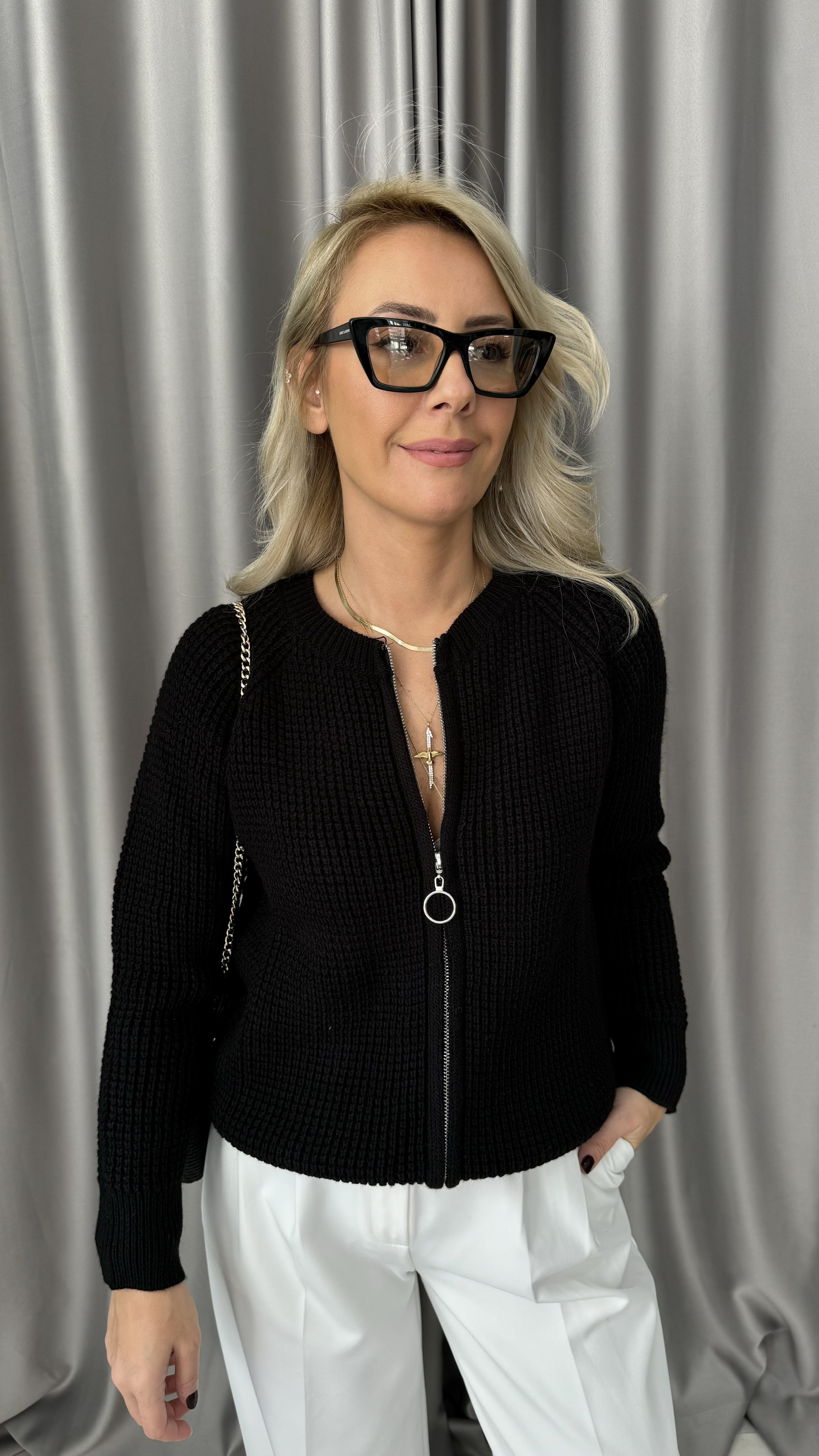 Saç Örgülü Fermuarlı Siyah Triko Hırka