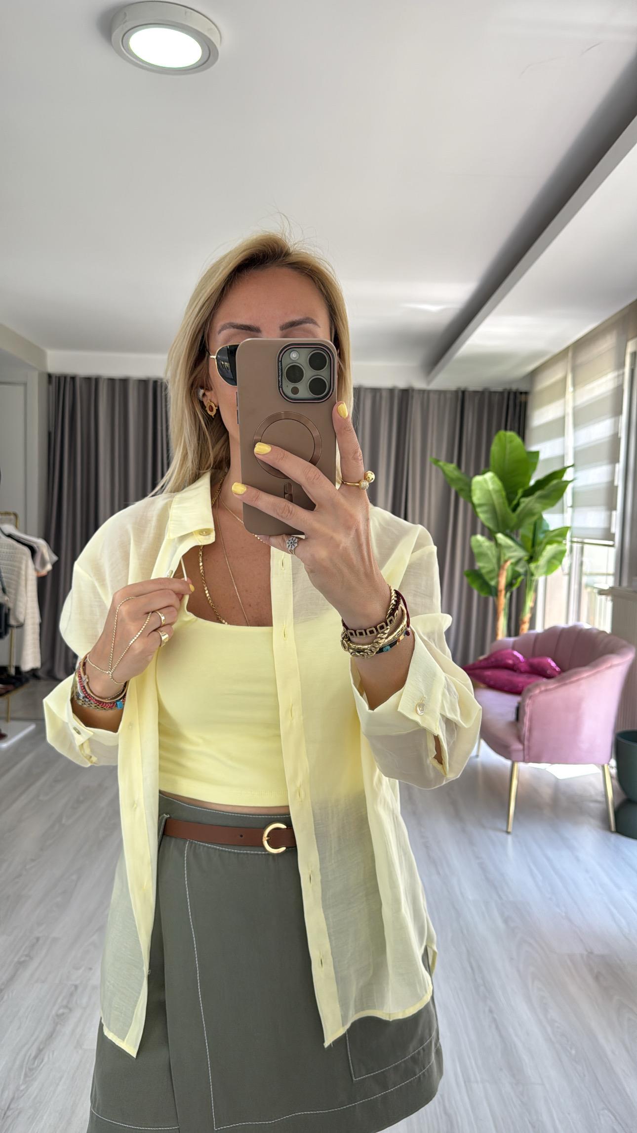 Sırt Düğme Detaylı Pamuklu Sarı Gömlek