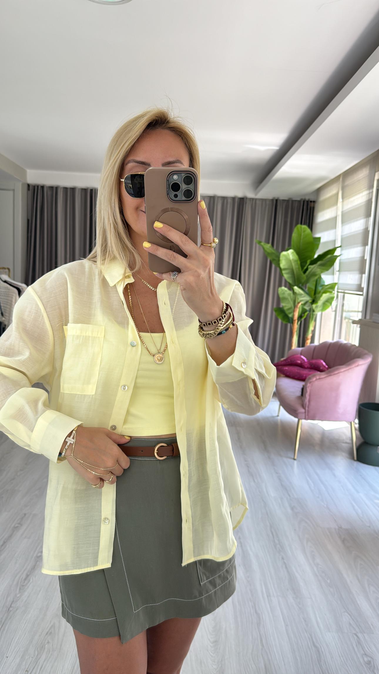 Sırt Düğme Detaylı Pamuklu Sarı Gömlek