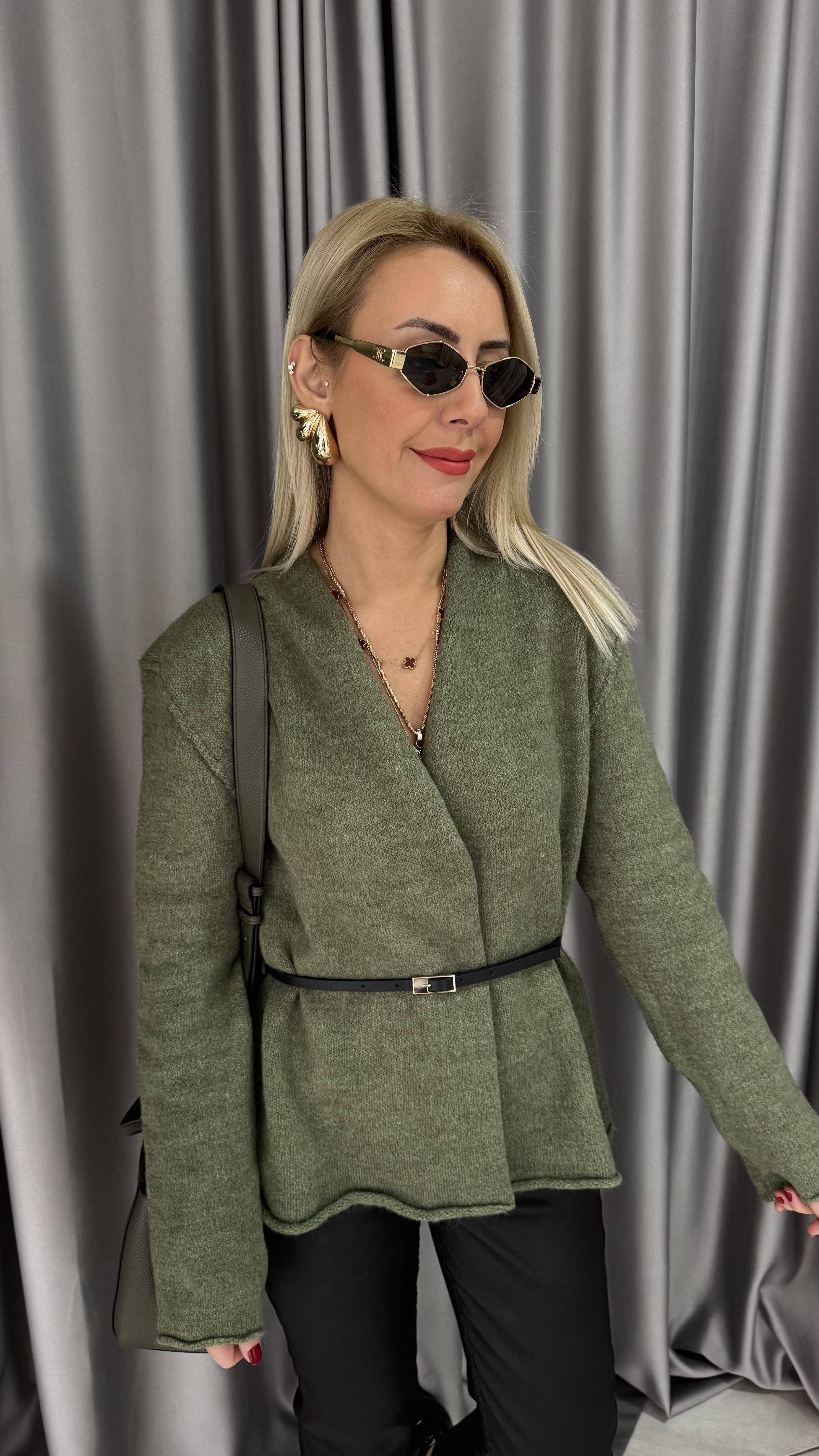 Siyah Kemerli Kruvaze Yaka Yeşil Triko Hırka