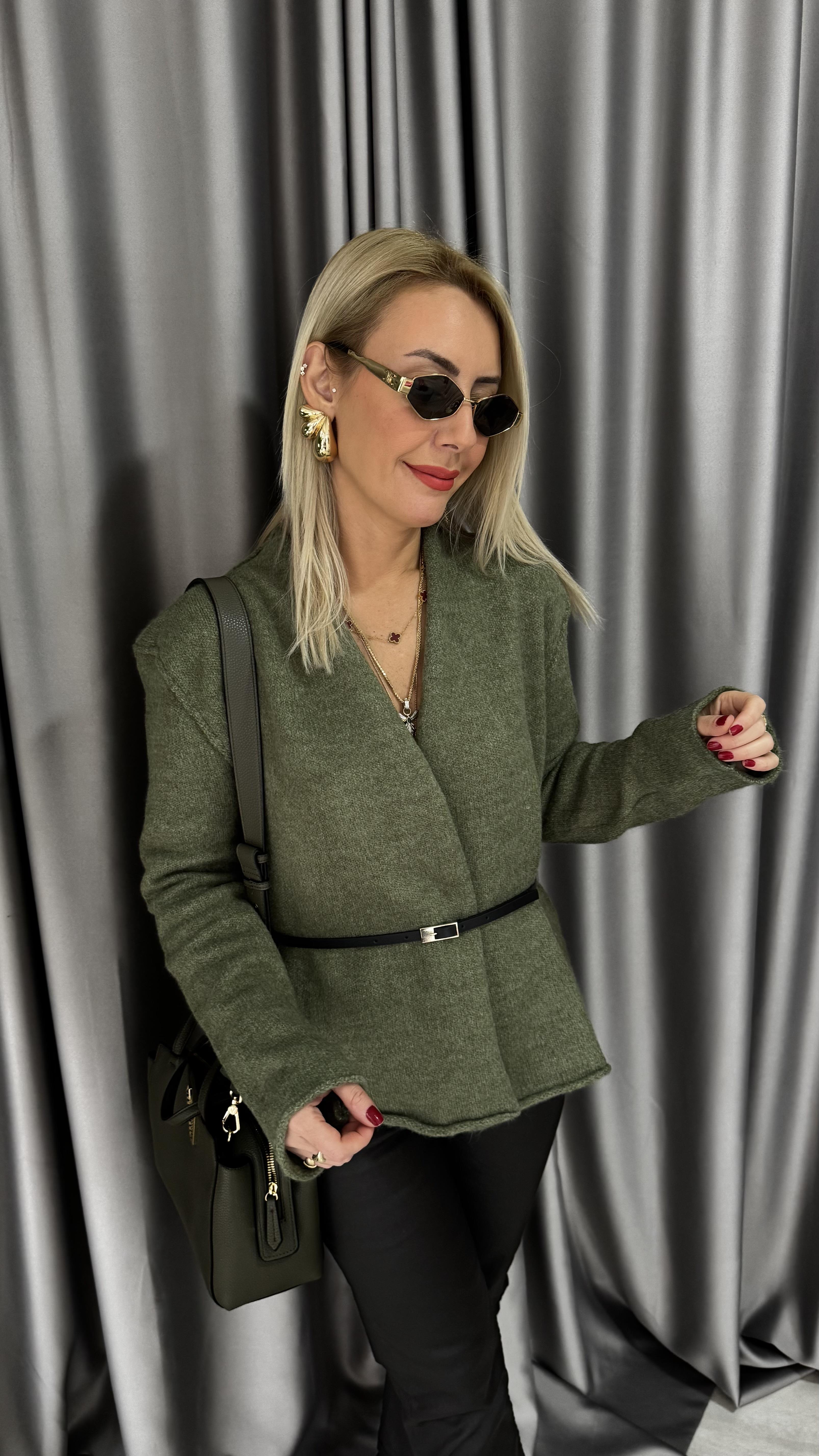 Siyah Kemerli Kruvaze Yaka Yeşil Triko Hırka