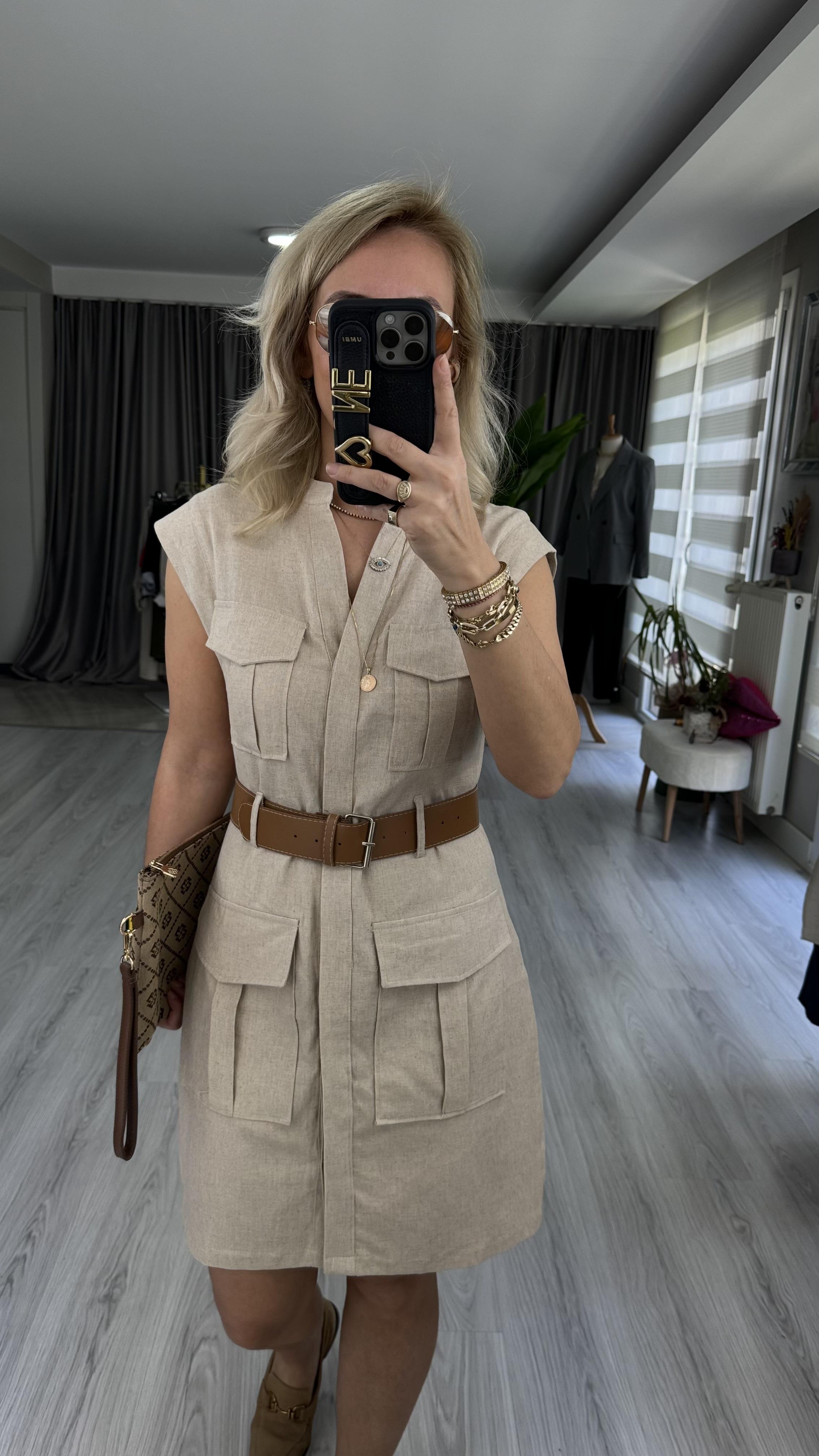 TABA KEMERLİ TAŞ RENGİ KETEN ELBİSE