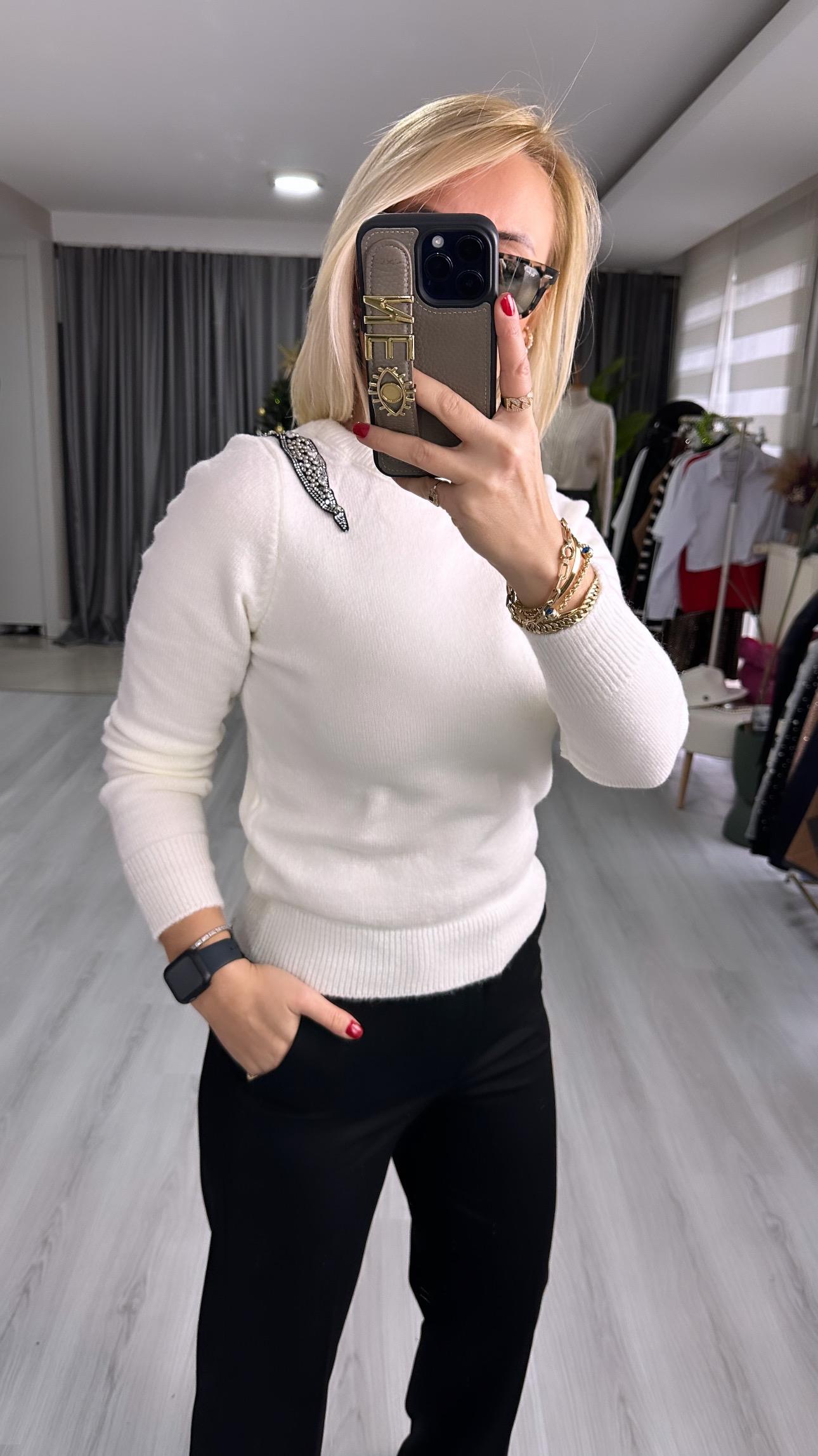 TEK OMUZ TAŞ DETAY EKRU TRİKO