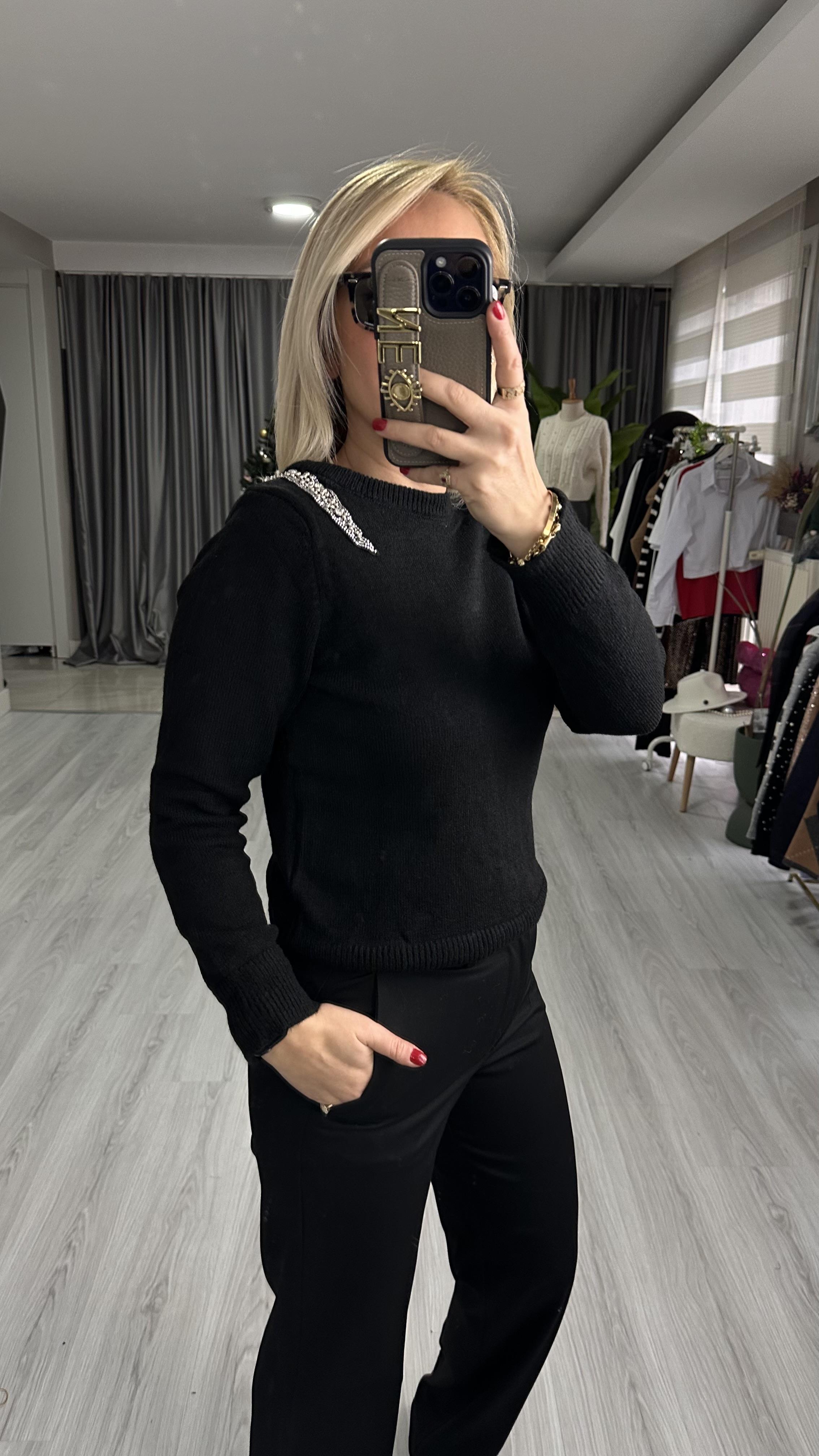 TEK OMUZ TAŞ DETAY SİYAH TRİKO