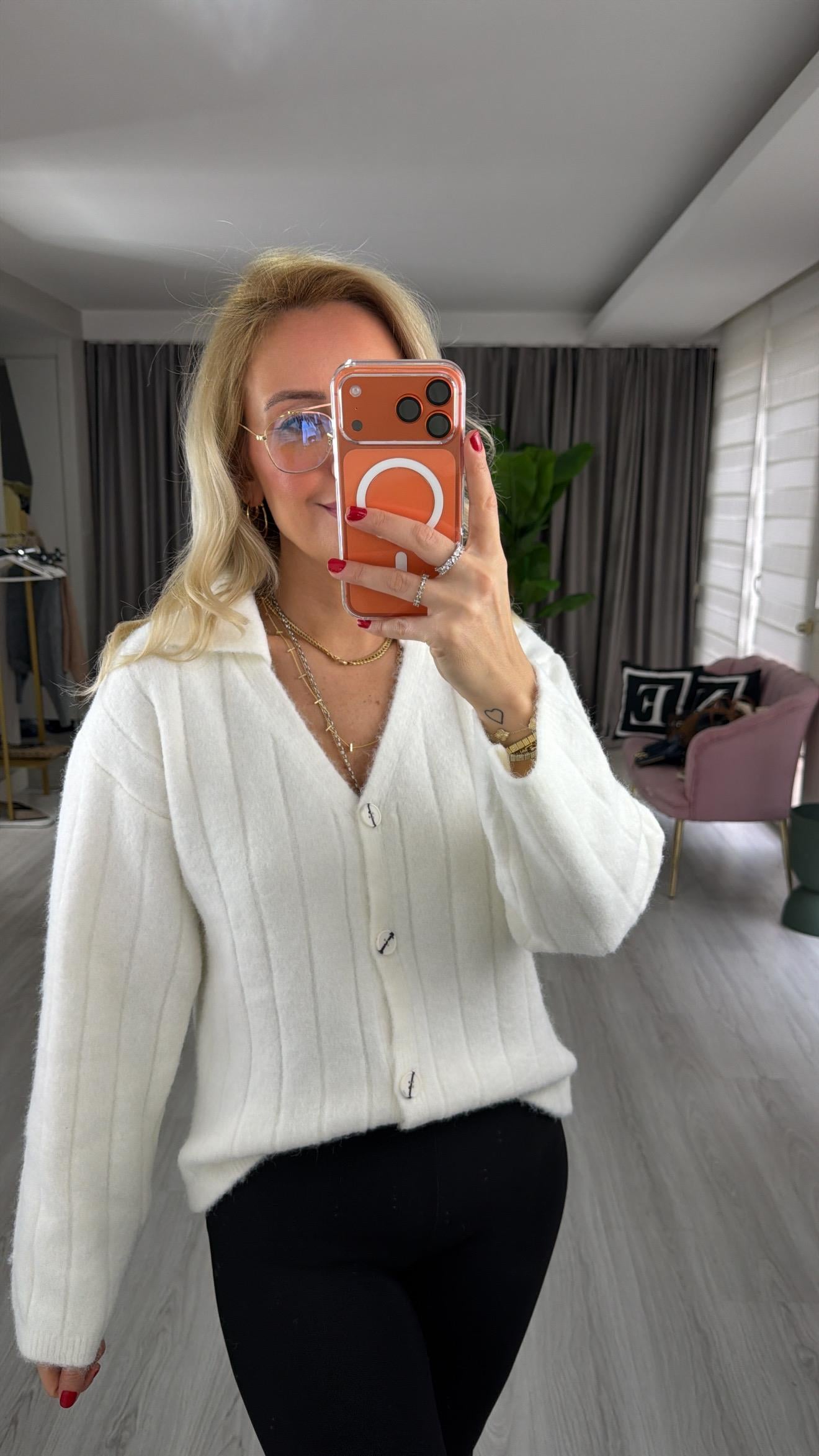 V Yaka Ekru Yumoş Hırka