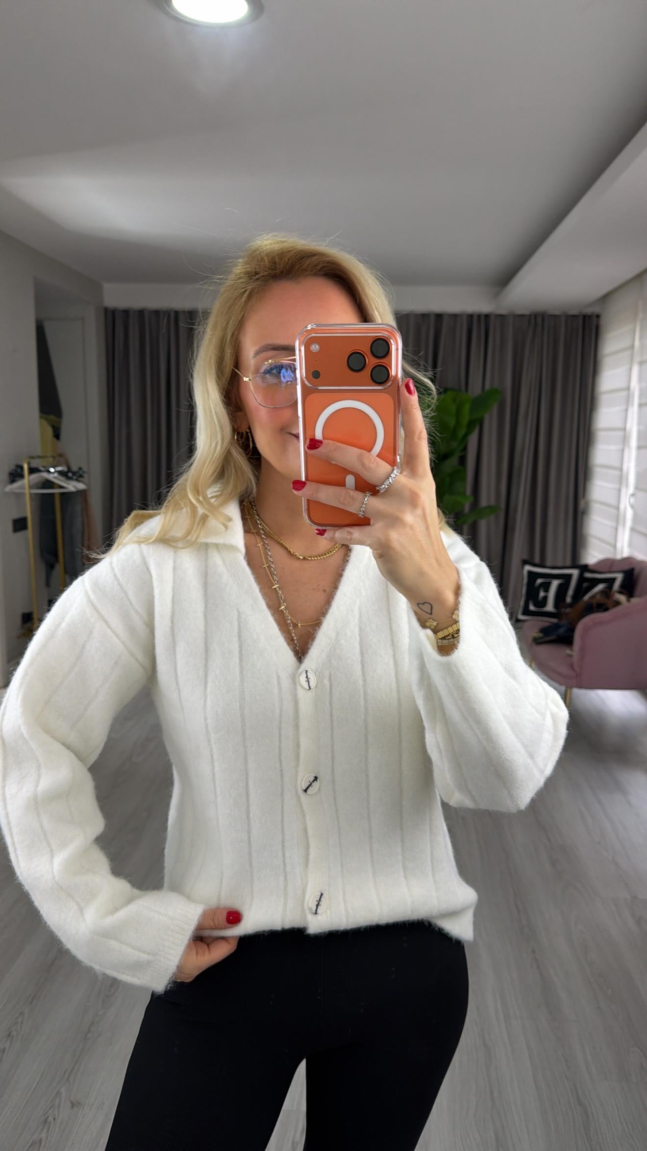 V Yaka Ekru Yumoş Hırka